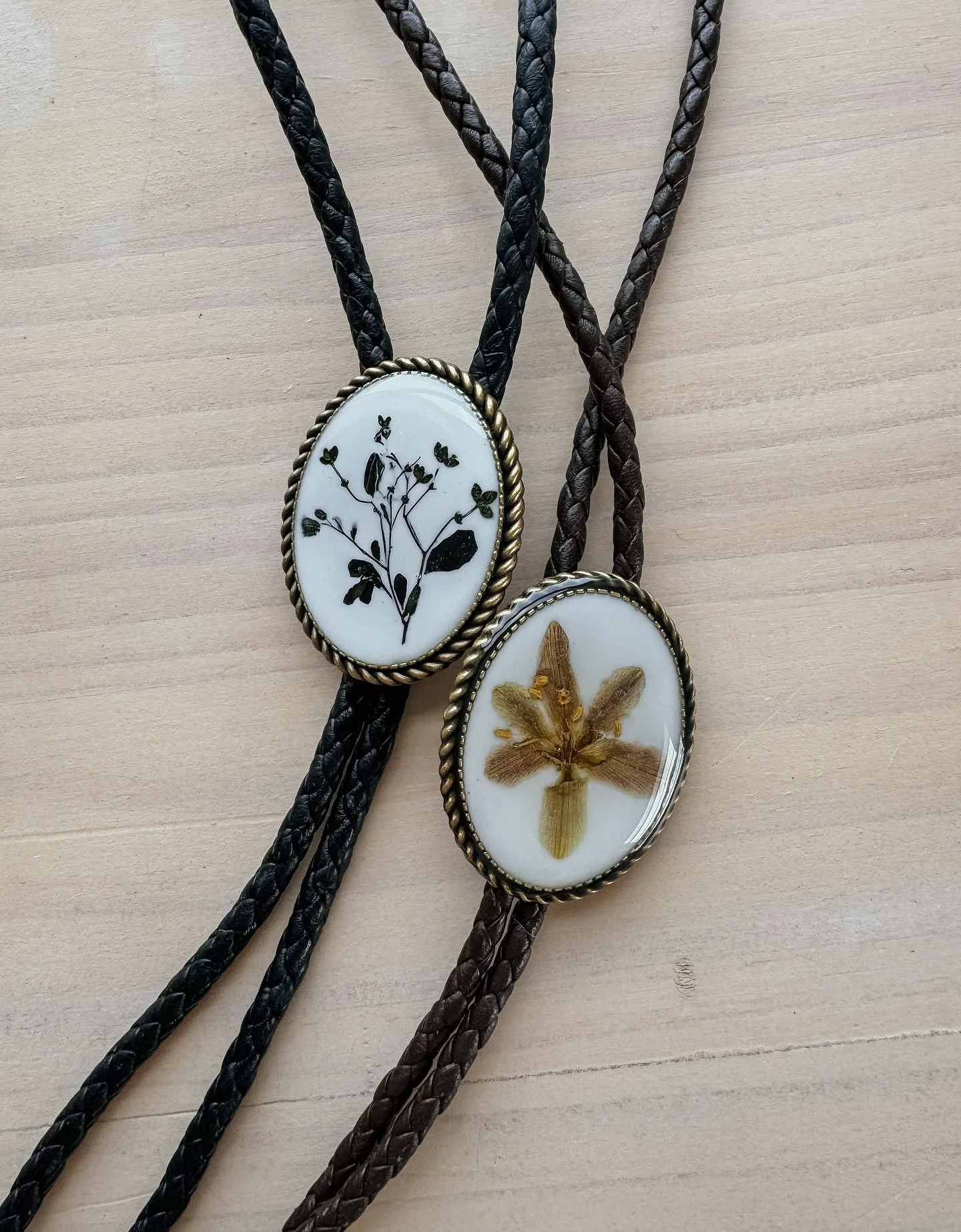 Introducing: Floral Bolo Ties! Because why should your bouquet only live on a wall when it can also live on your chest? 🤠💐

It&rsquo;s the perfect mix of cowboy energy + wedding day romance. Saddle up, because preserved blooms just got a whole lot 