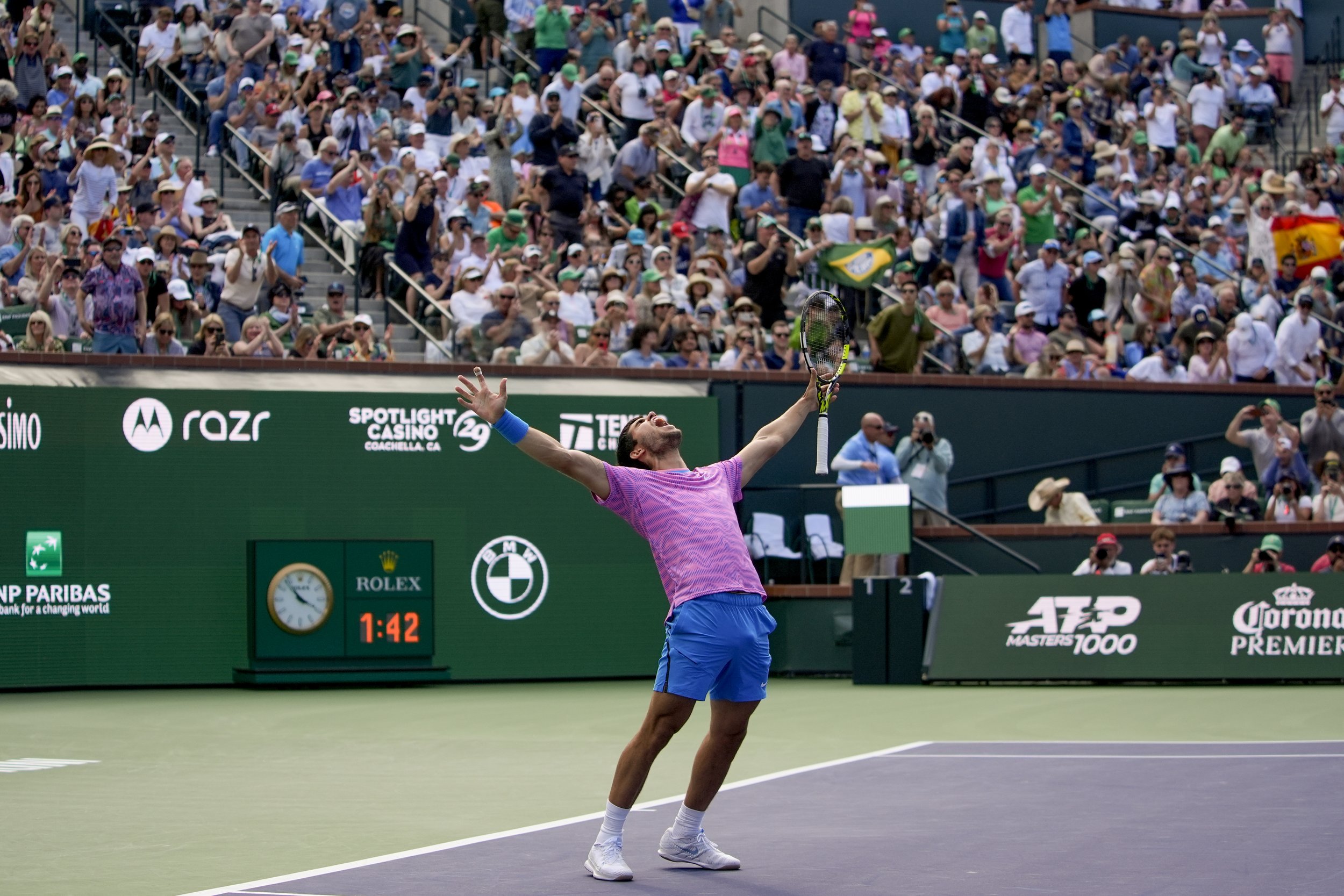  Carlos Alcaraz, of Spain, celebrates after defeating Daniil Medvedev, of Russia, in the final match at the BNP Paribas Open tennis tournament, Sunday, March 17, 2024, in Indian Wells, Calif. (AP Photo/Ryan Sun) 