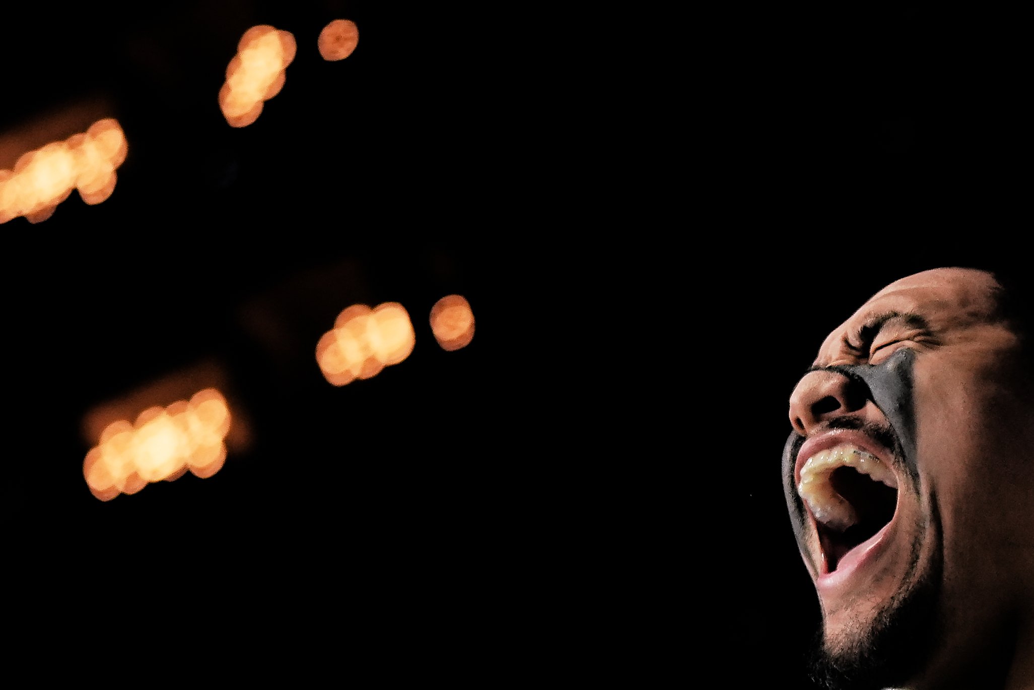  Detroit Lions offensive lineman Penei Sewell reacts while running onto the field before an NFL football game against the Dallas Cowboys, Thursday, Dec. 4, 2025, in Detroit. (AP Photo/Ryan Sun) 