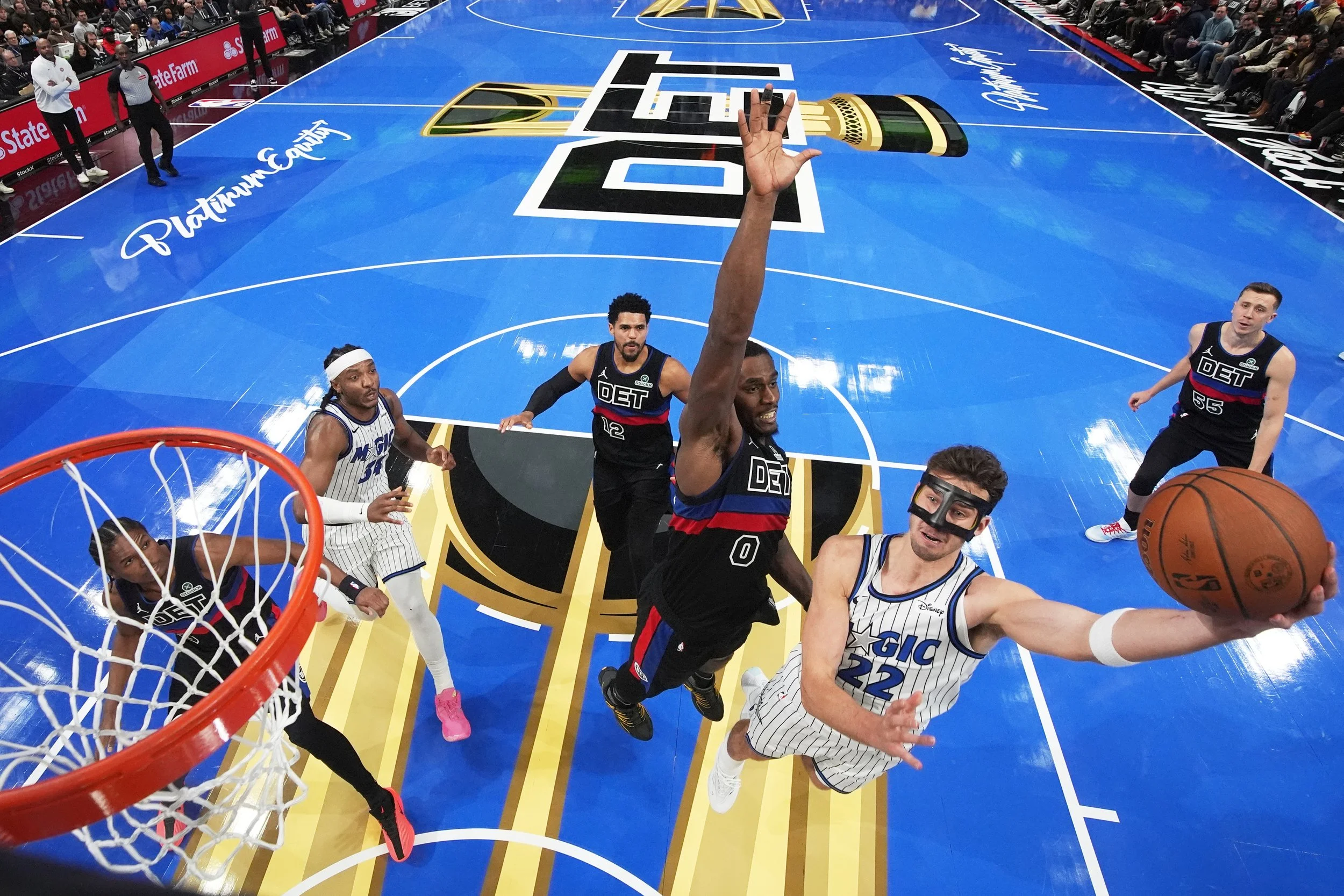  Orlando Magic forward Franz Wagner (22) shoots against Detroit Pistons center Jalen Duren (0) during the second half of an NBA Cup basketball game Saturday, Nov. 29, 2025, in Detroit. (AP Photo/Ryan Sun) 
