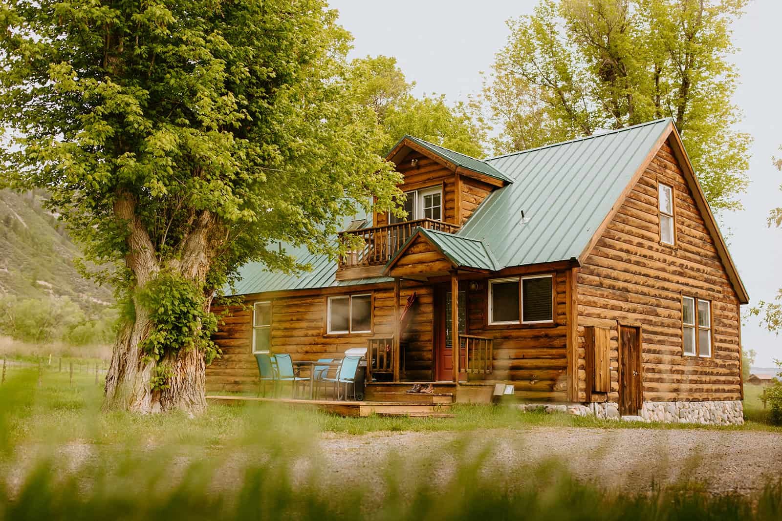 A cabin rental for elopements and weddings in the San Juans