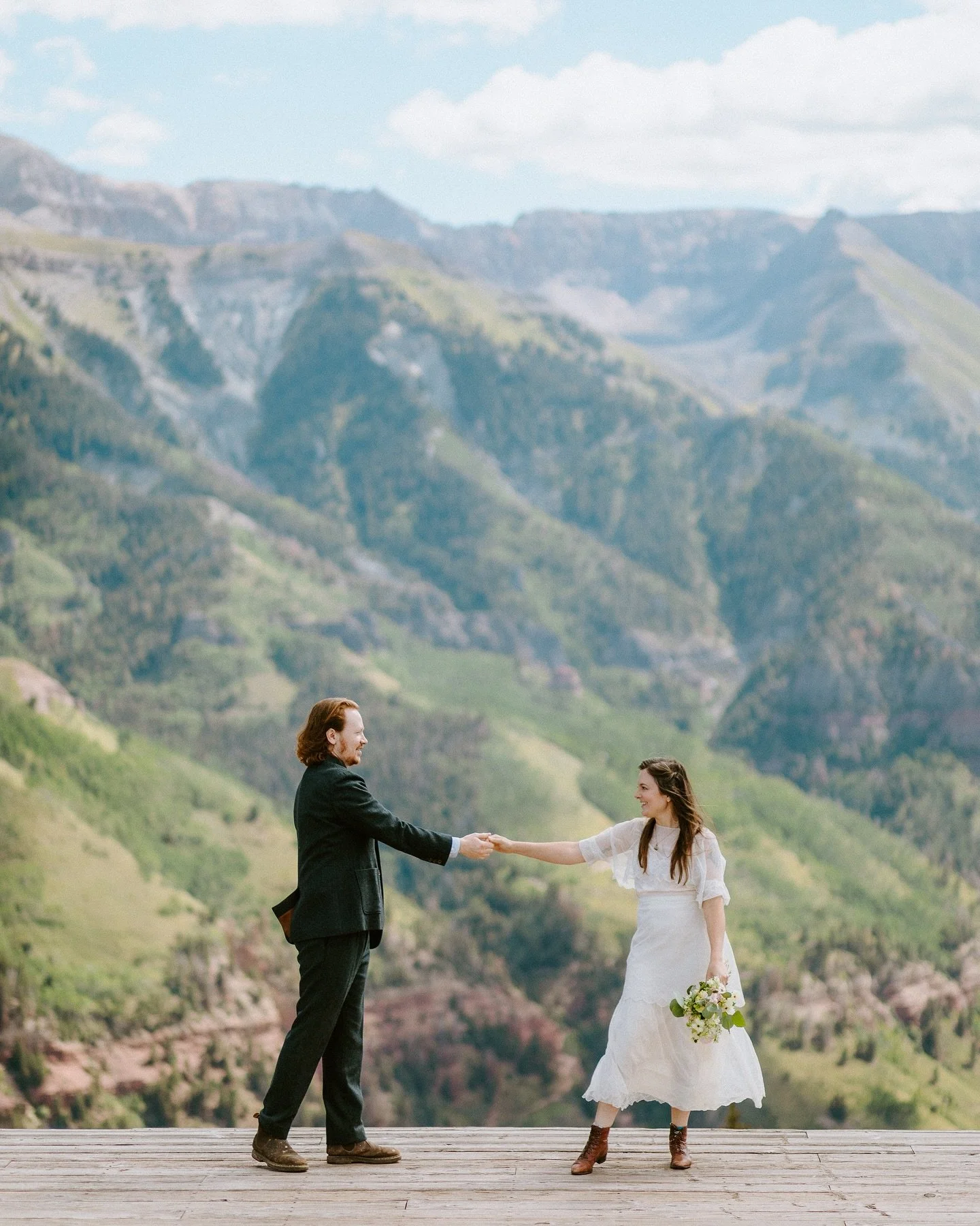 San Sophia Overlook is literally the dreamiest spot for your ceremony if you&rsquo;re into jaw-dropping, 360-degree mountain views. This place is sitting high at 10,540 ft., and you can totally get there by gondola&mdash;no hikes required, just smoot