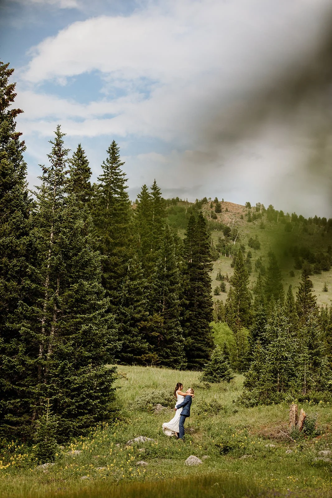 Rainy summer elopement picnic in Colorado