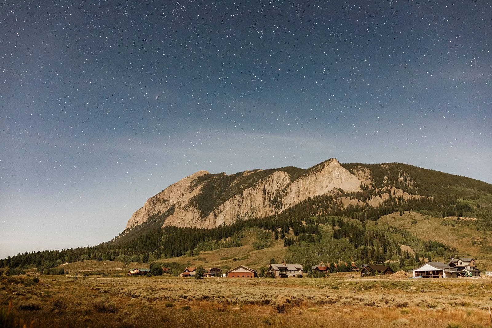 Intimate-Wedding-With-Family-In-Crested-Butte-00005.jpg