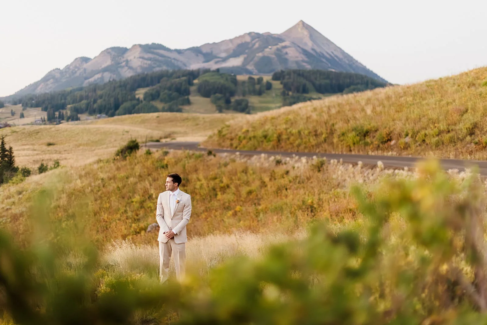 Intimate-Wedding-With-Family-In-Crested-Butte-00022.jpg