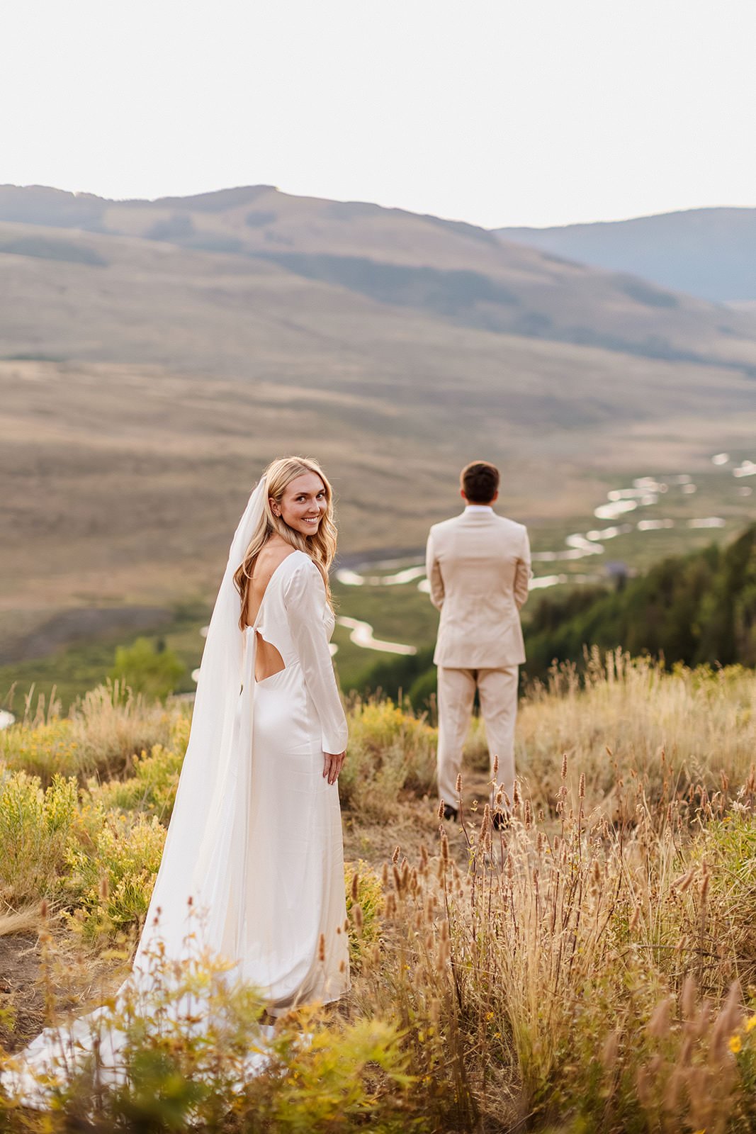 Intimate-Wedding-With-Family-In-Crested-Butte-00024.jpg