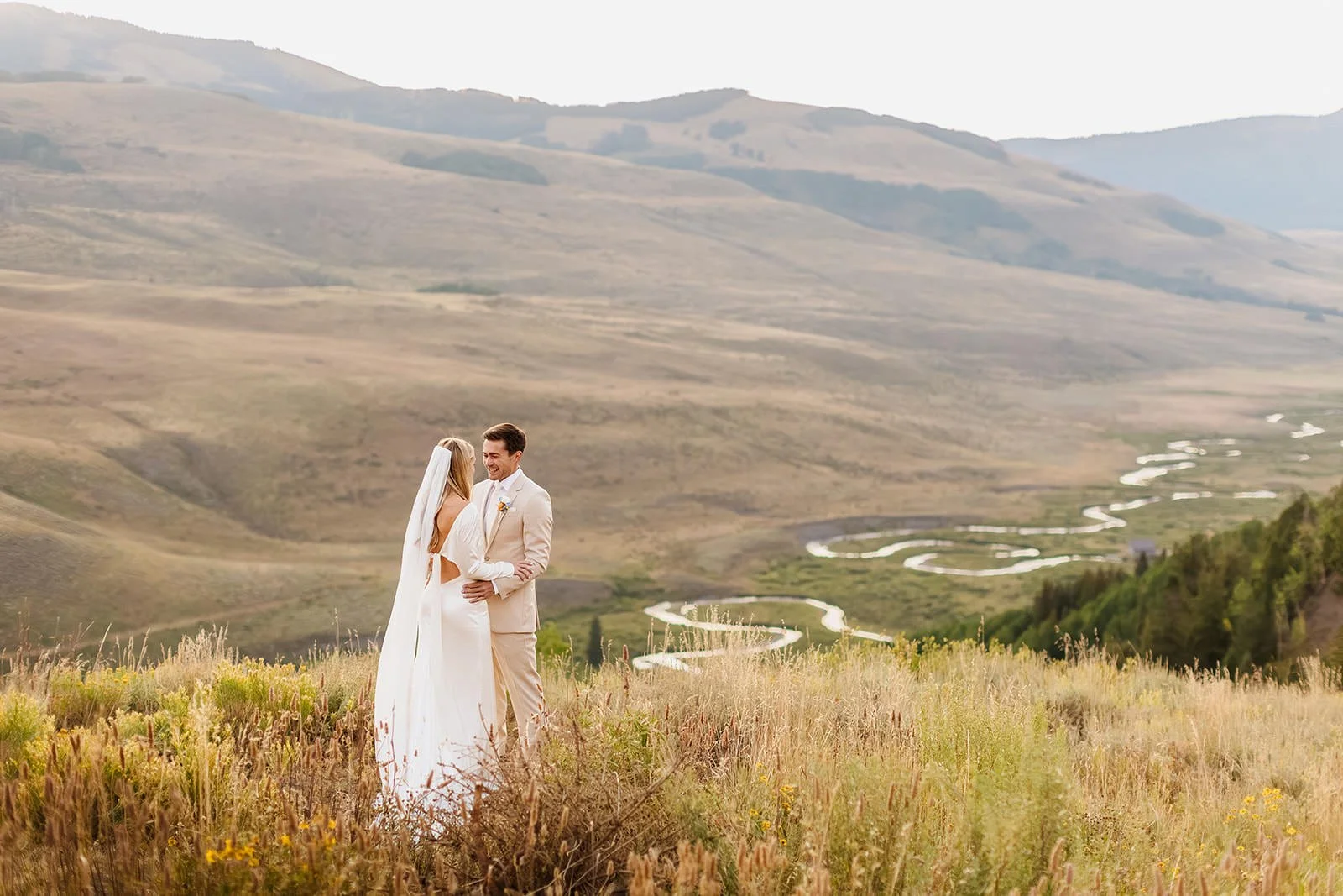 Intimate-Wedding-With-Family-In-Crested-Butte-00028.jpg