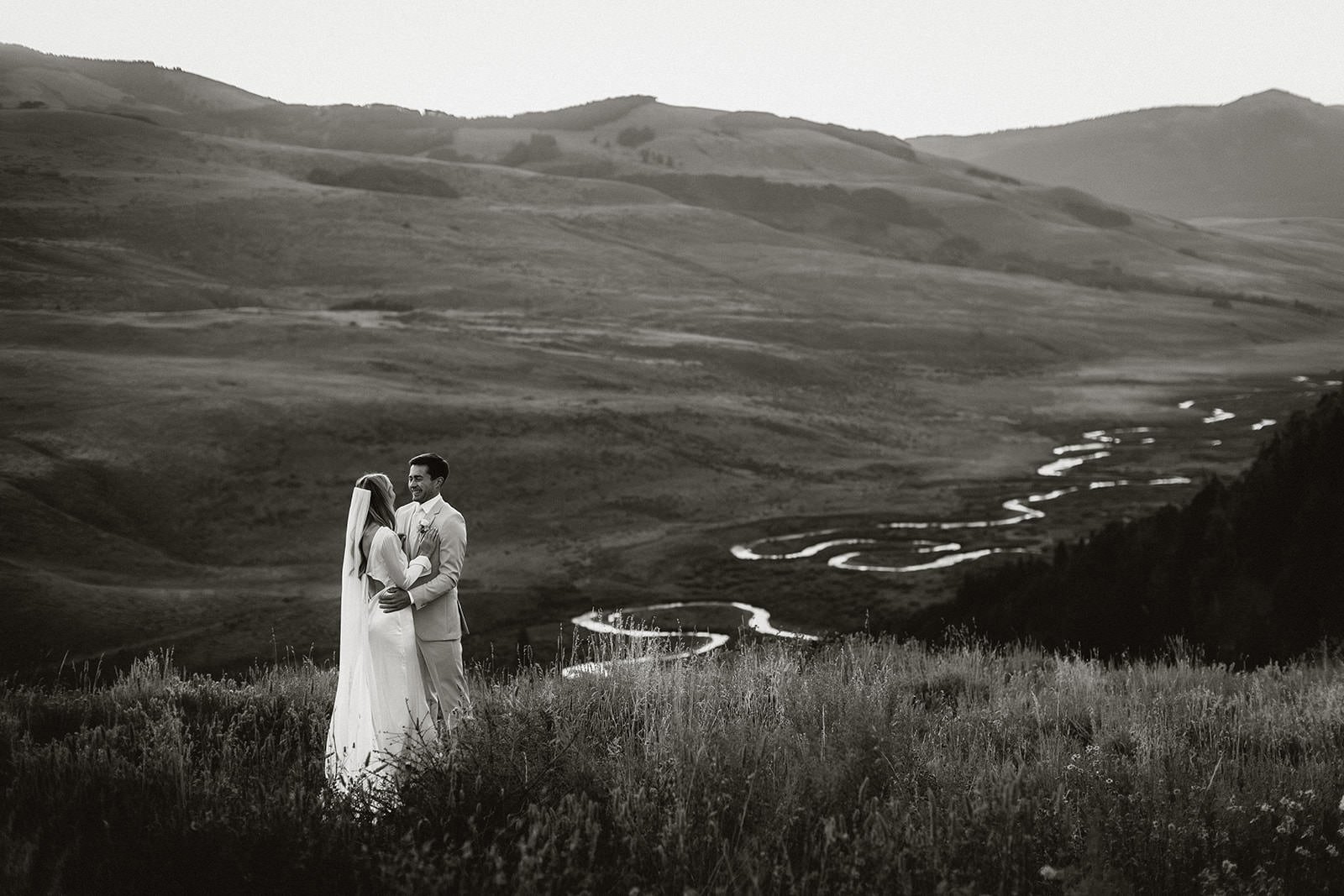 Intimate-Wedding-With-Family-In-Crested-Butte-00029.jpg