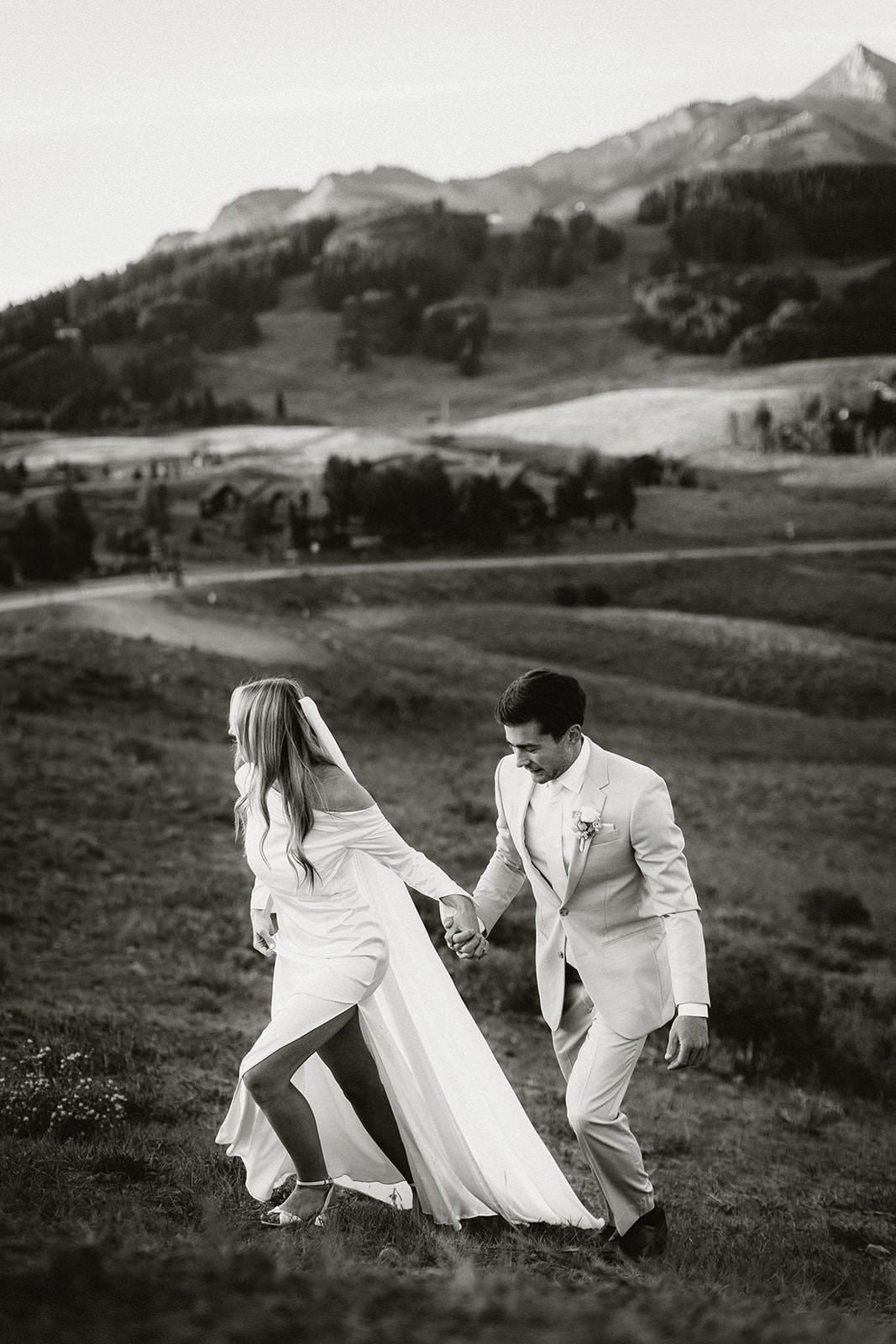 Intimate-Wedding-With-Family-In-Crested-Butte-00036.jpg