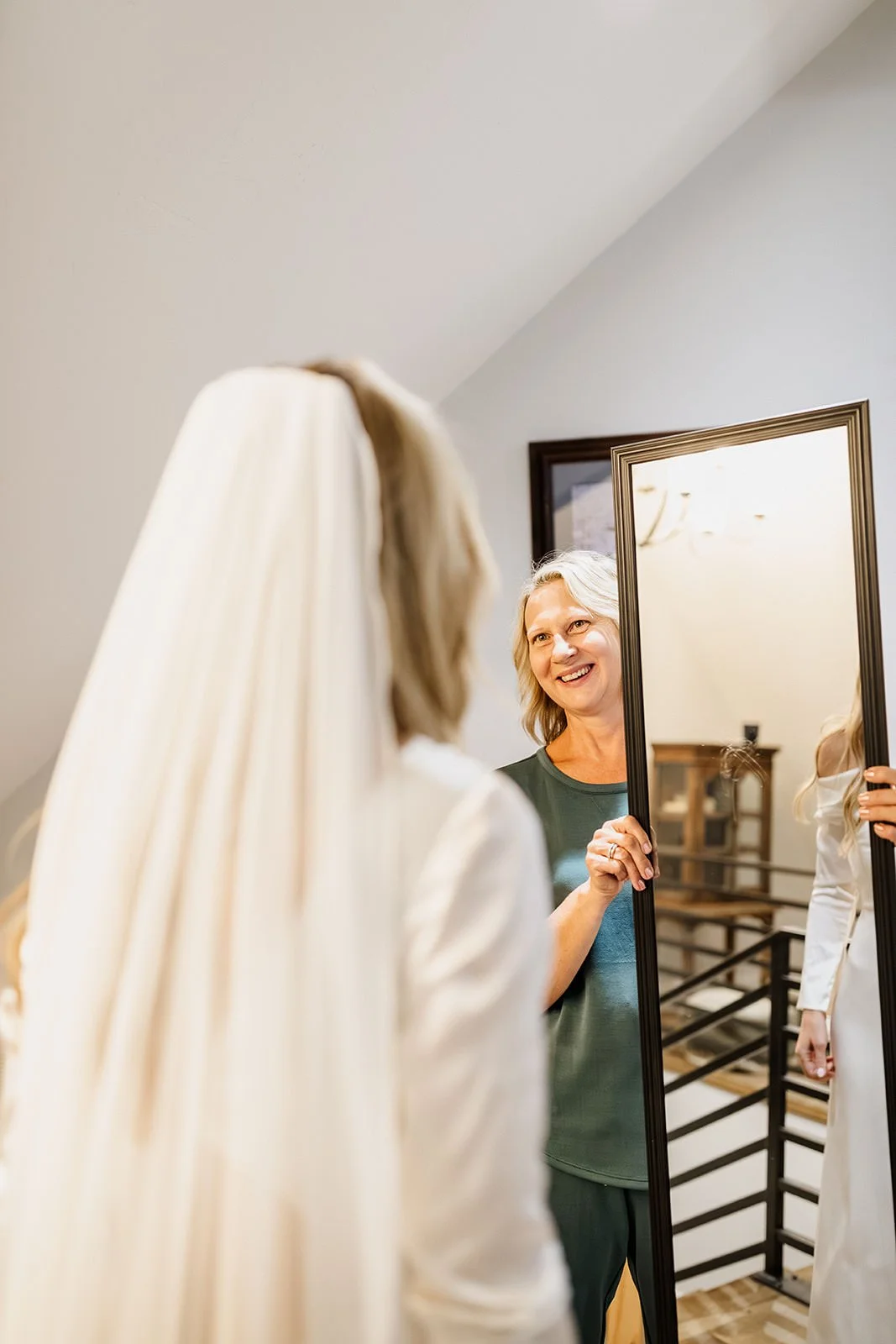 Intimate-Wedding-With-Family-In-Crested-Butte-00039.jpg
