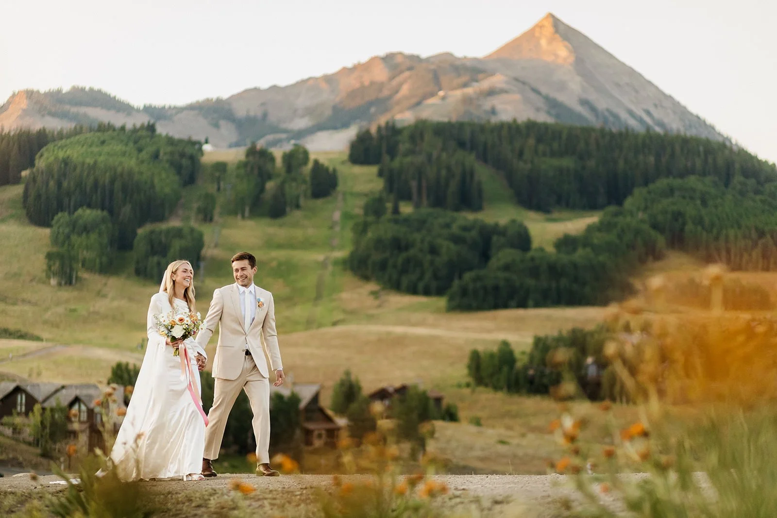 Intimate-Wedding-With-Family-In-Crested-Butte-00044.jpg