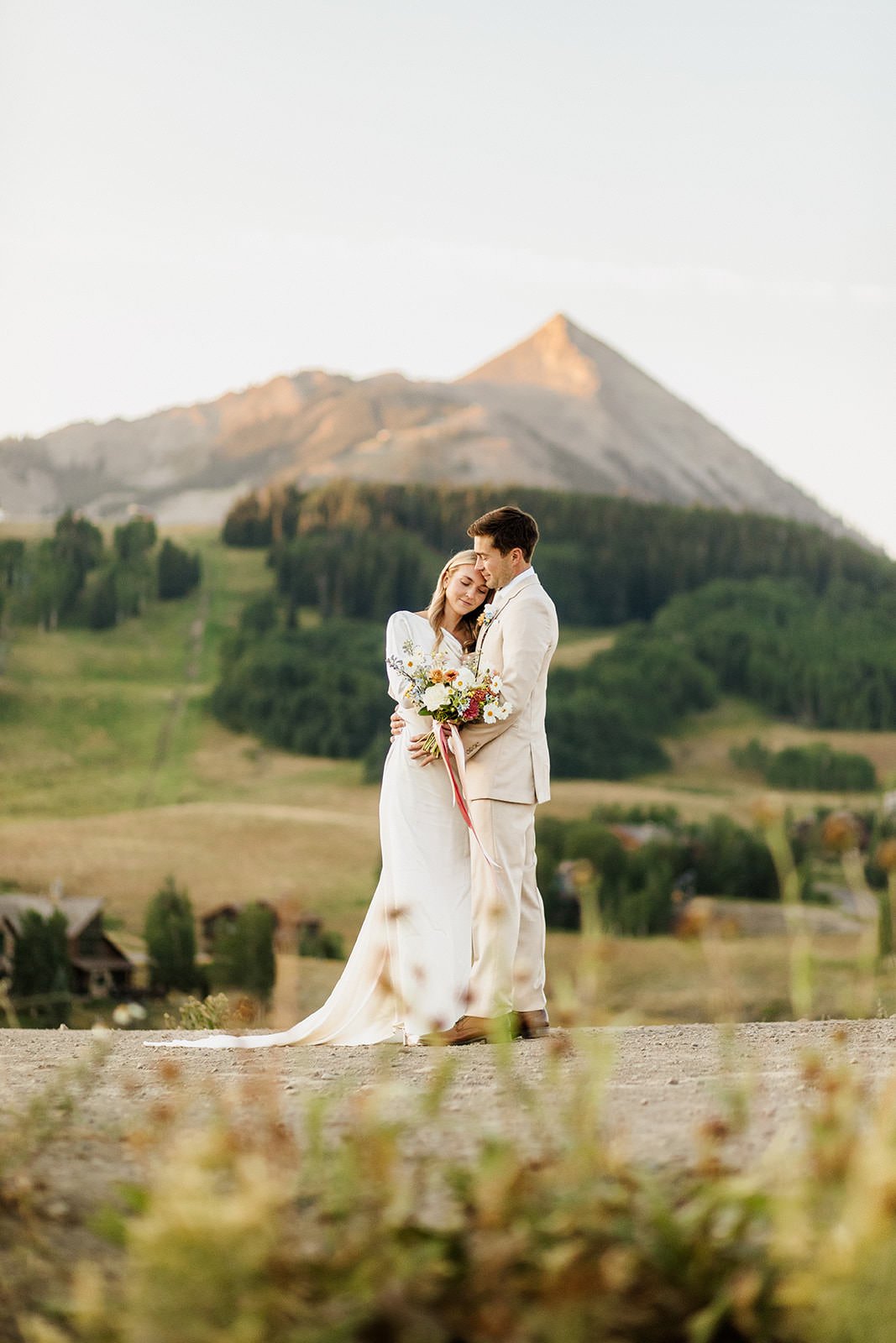 Intimate-Wedding-With-Family-In-Crested-Butte-00045.jpg