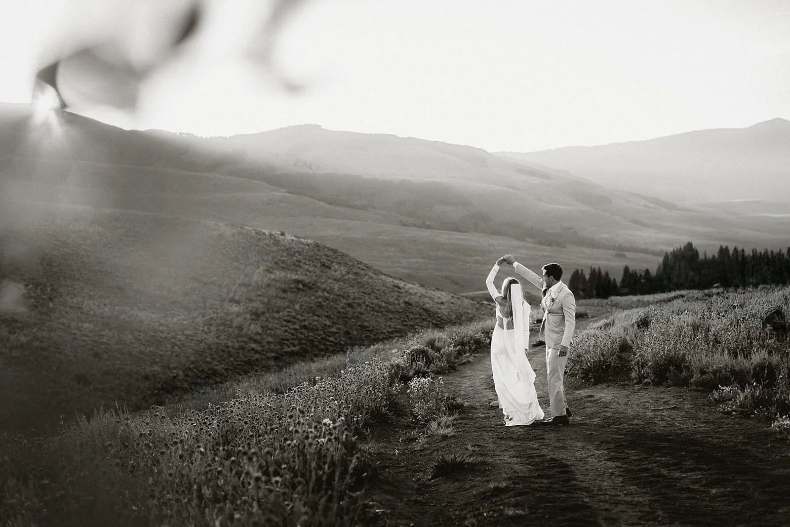 Intimate-Wedding-With-Family-In-Crested-Butte-00046.jpg