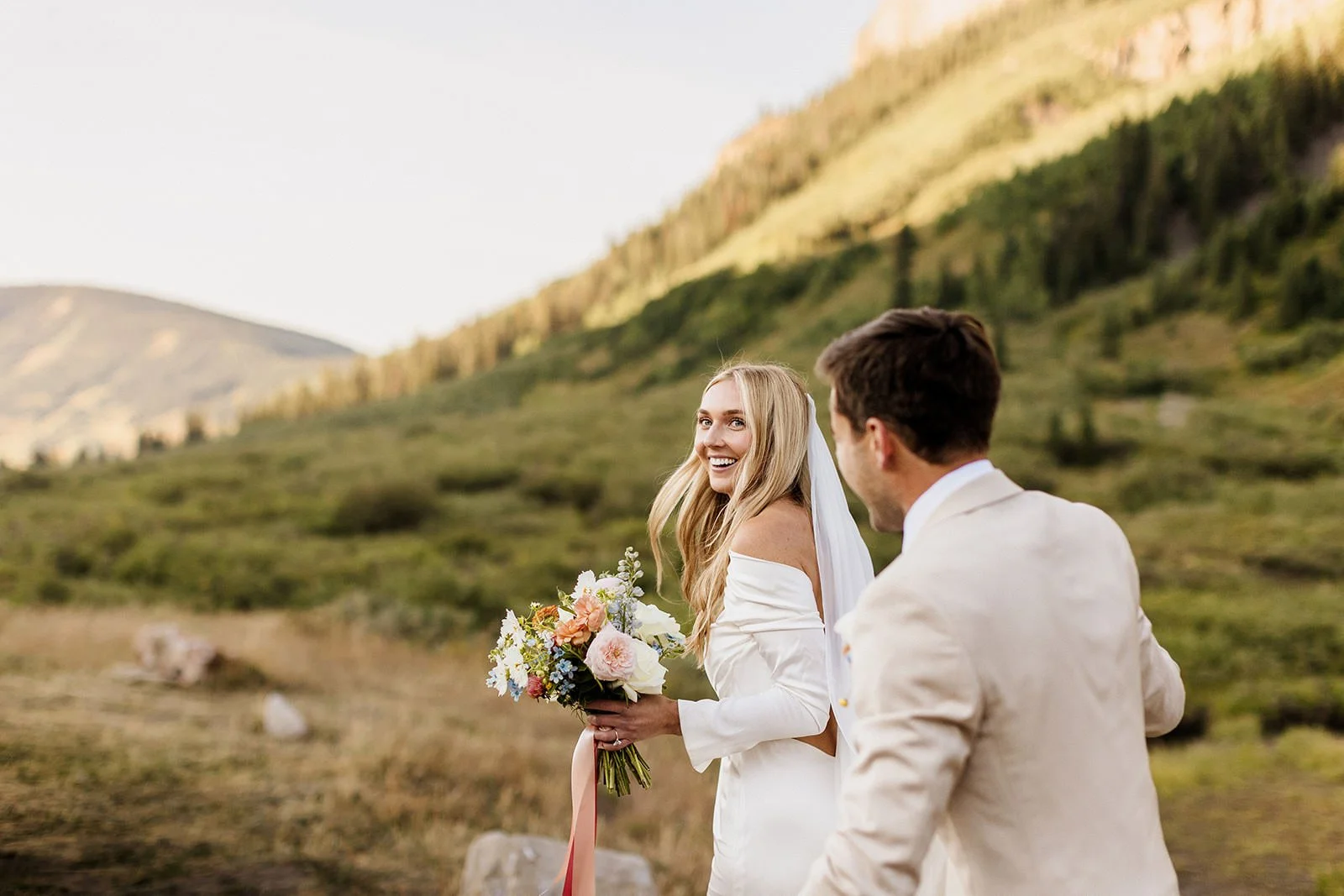 Intimate-Wedding-With-Family-In-Crested-Butte-00055.jpg