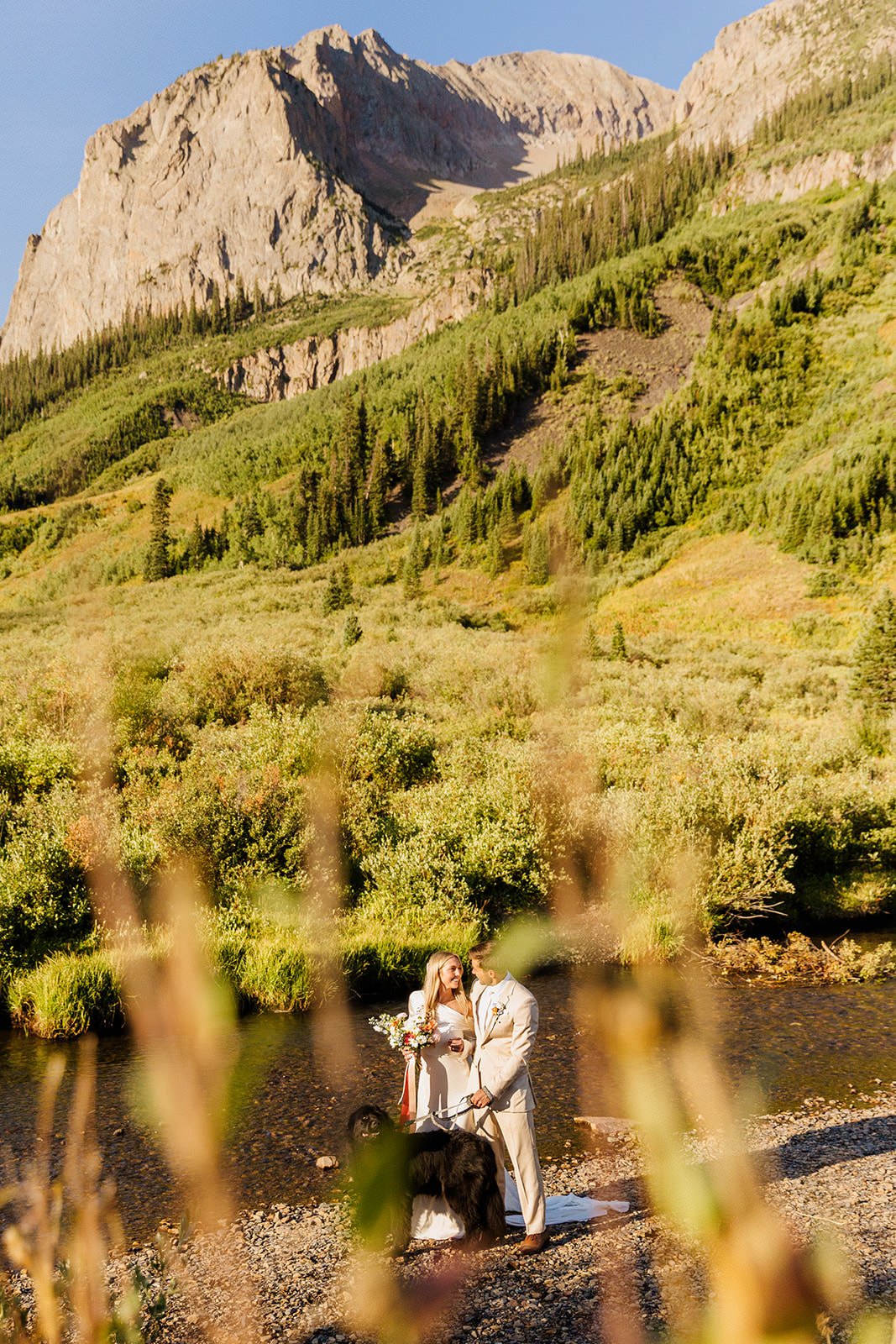 Intimate-Wedding-With-Family-In-Crested-Butte-00058.jpg