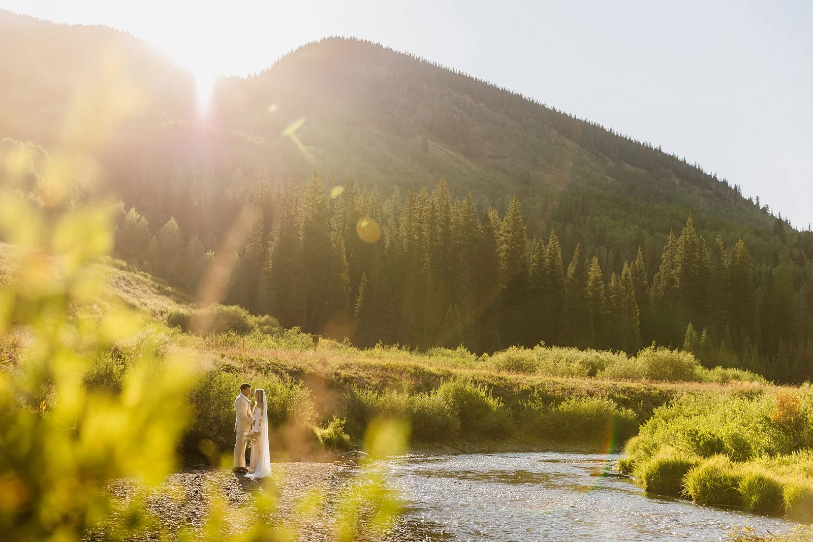 Intimate-Wedding-With-Family-In-Crested-Butte-00062.jpg
