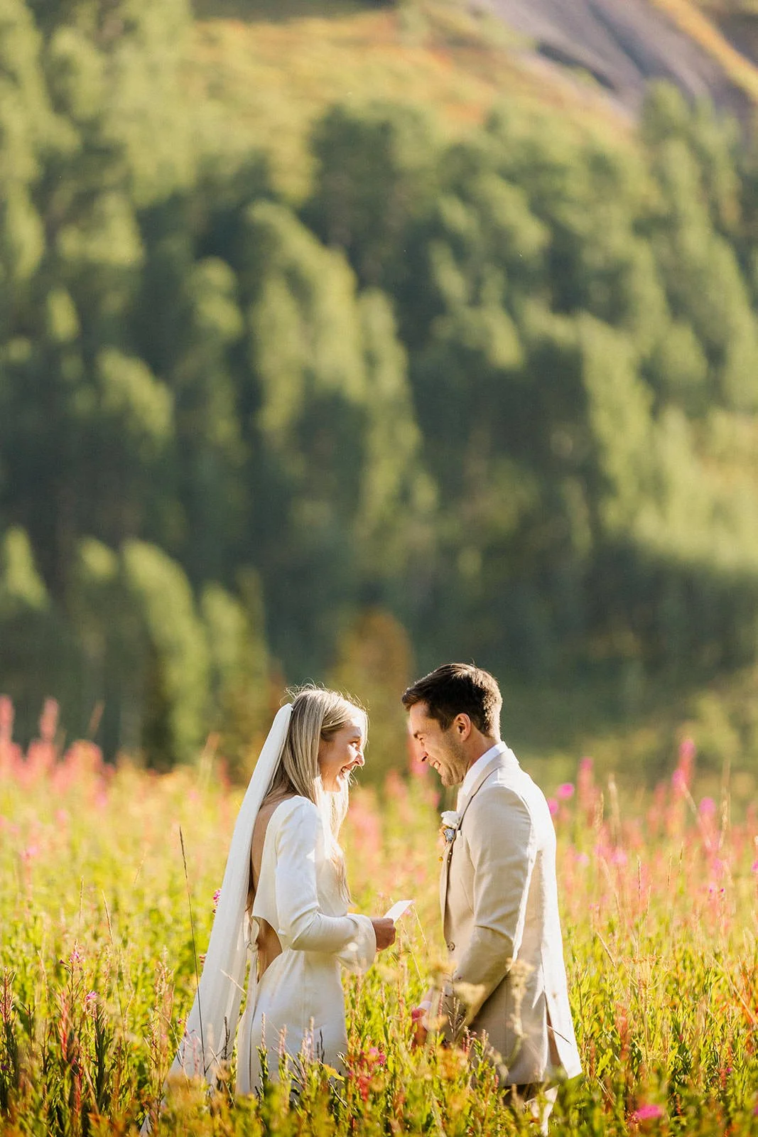 Intimate-Wedding-With-Family-In-Crested-Butte-00065.jpg