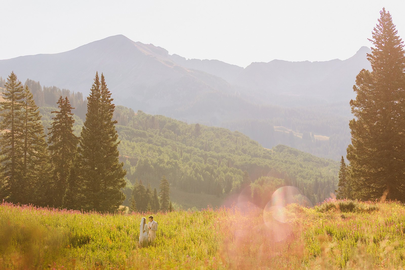 Intimate-Wedding-With-Family-In-Crested-Butte-00067.jpg