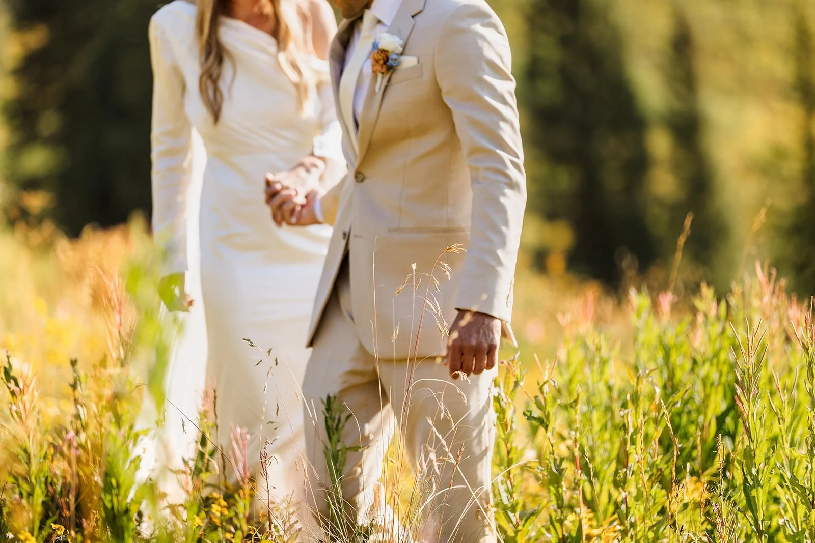 Intimate-Wedding-With-Family-In-Crested-Butte-00068.jpg