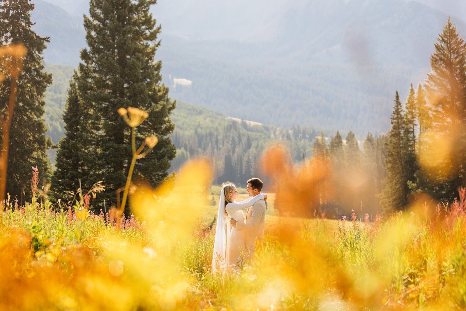Intimate-Wedding-With-Family-In-Crested-Butte-00069.jpg