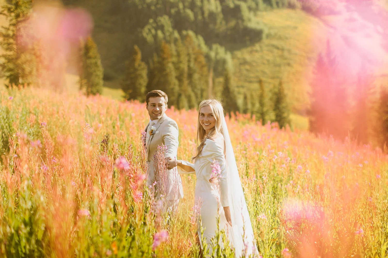 Intimate-Wedding-With-Family-In-Crested-Butte-00083.jpg