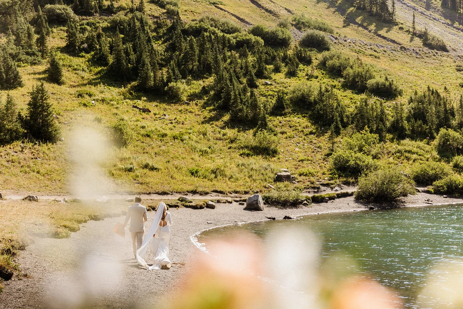 Intimate-Wedding-With-Family-In-Crested-Butte-00088.jpg