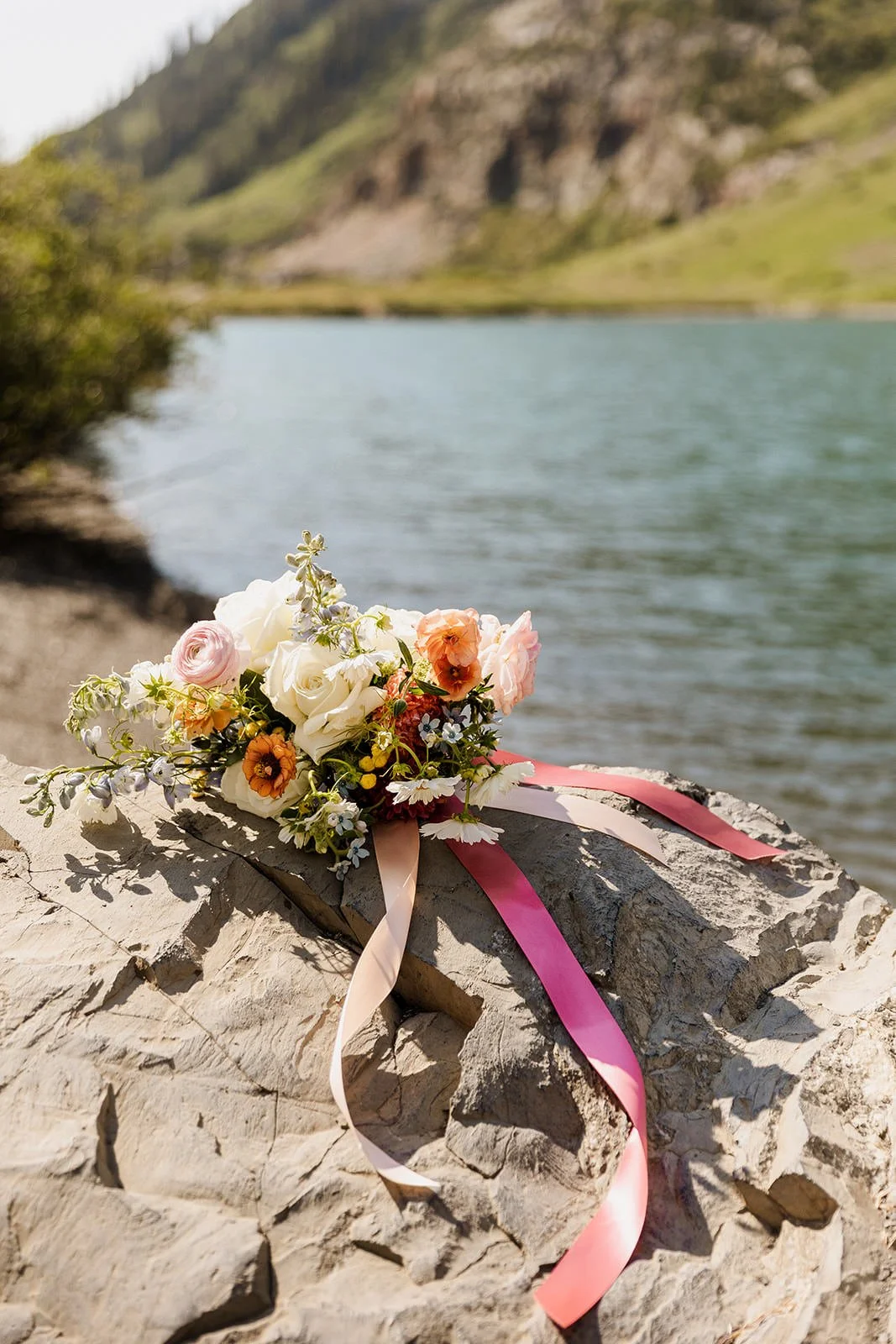 Intimate-Wedding-With-Family-In-Crested-Butte-00089.jpg