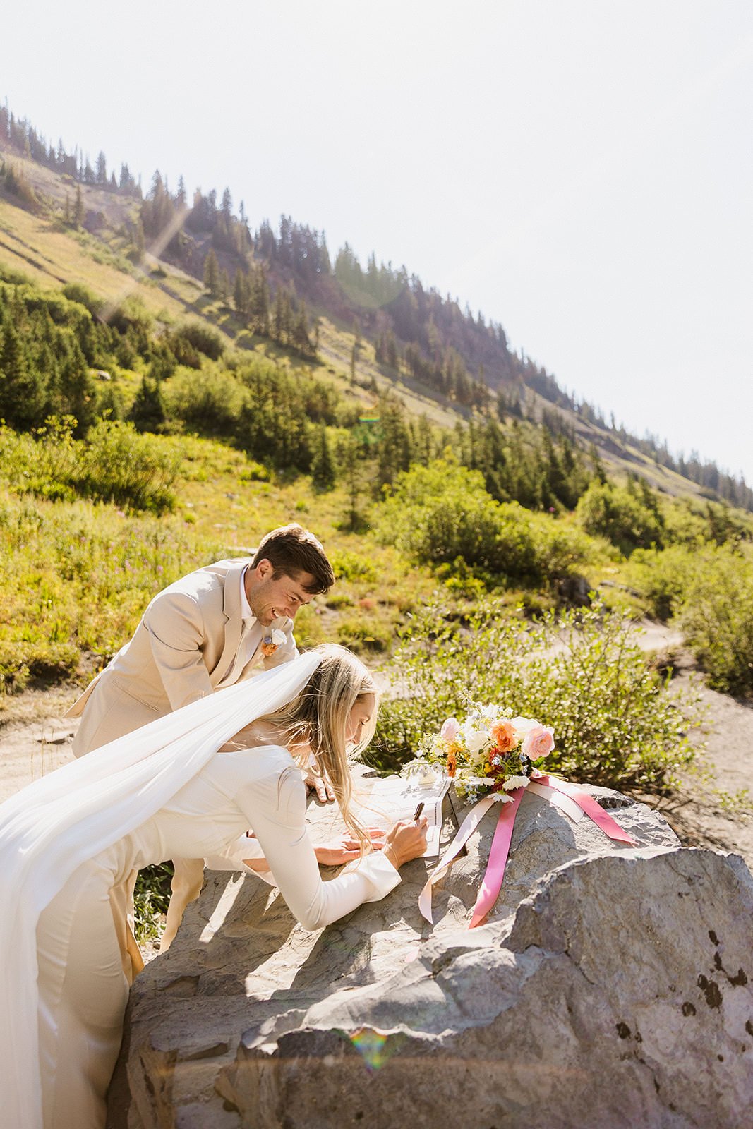 Intimate-Wedding-With-Family-In-Crested-Butte-00092.jpg