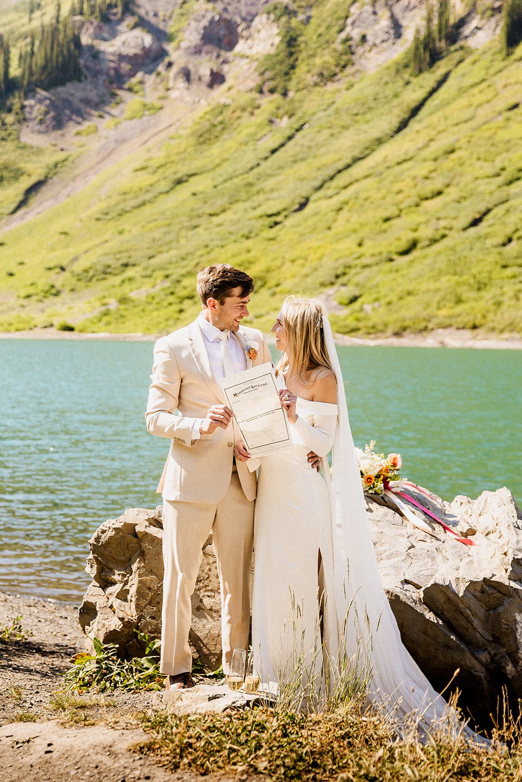 Intimate-Wedding-With-Family-In-Crested-Butte-00093.jpg