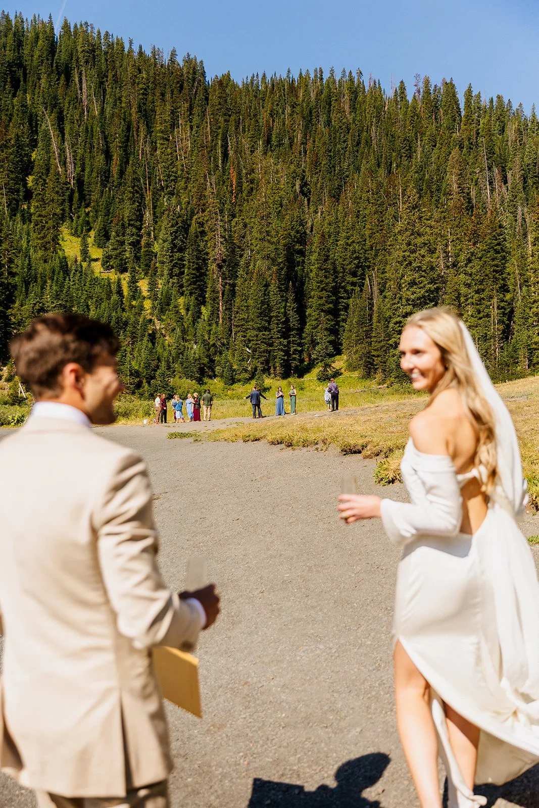 Intimate-Wedding-With-Family-In-Crested-Butte-00094.jpg