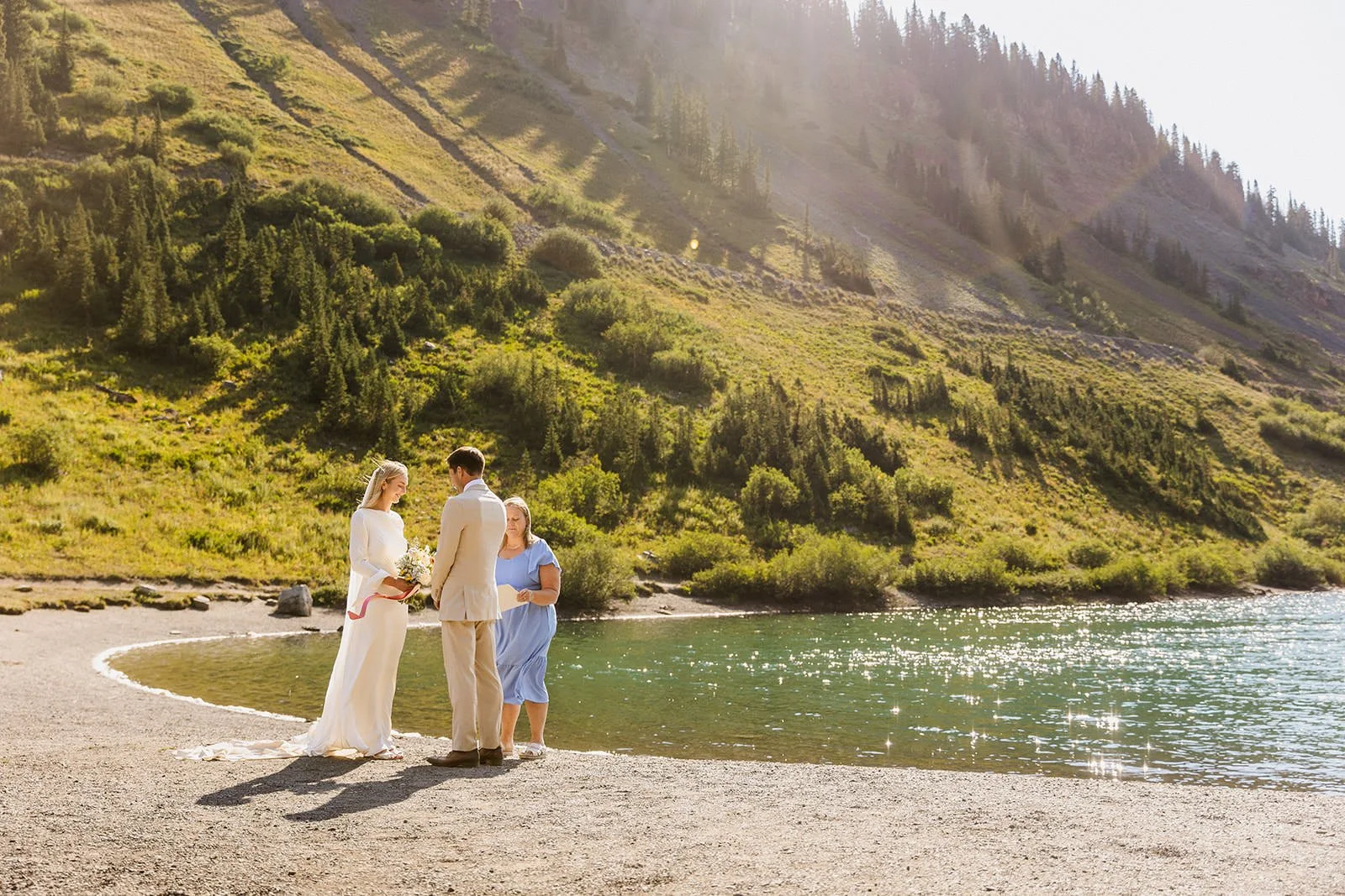 Intimate-Wedding-With-Family-In-Crested-Butte-00112.jpg