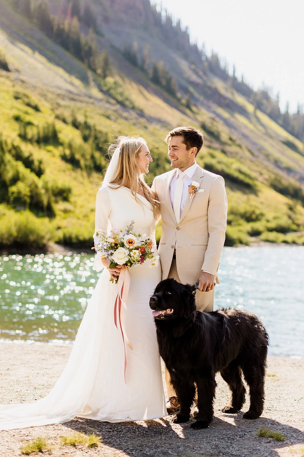 Intimate-Wedding-With-Family-In-Crested-Butte-00117.jpg