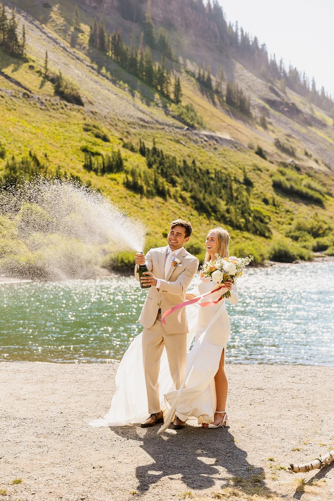 Intimate-Wedding-With-Family-In-Crested-Butte-00118.jpg