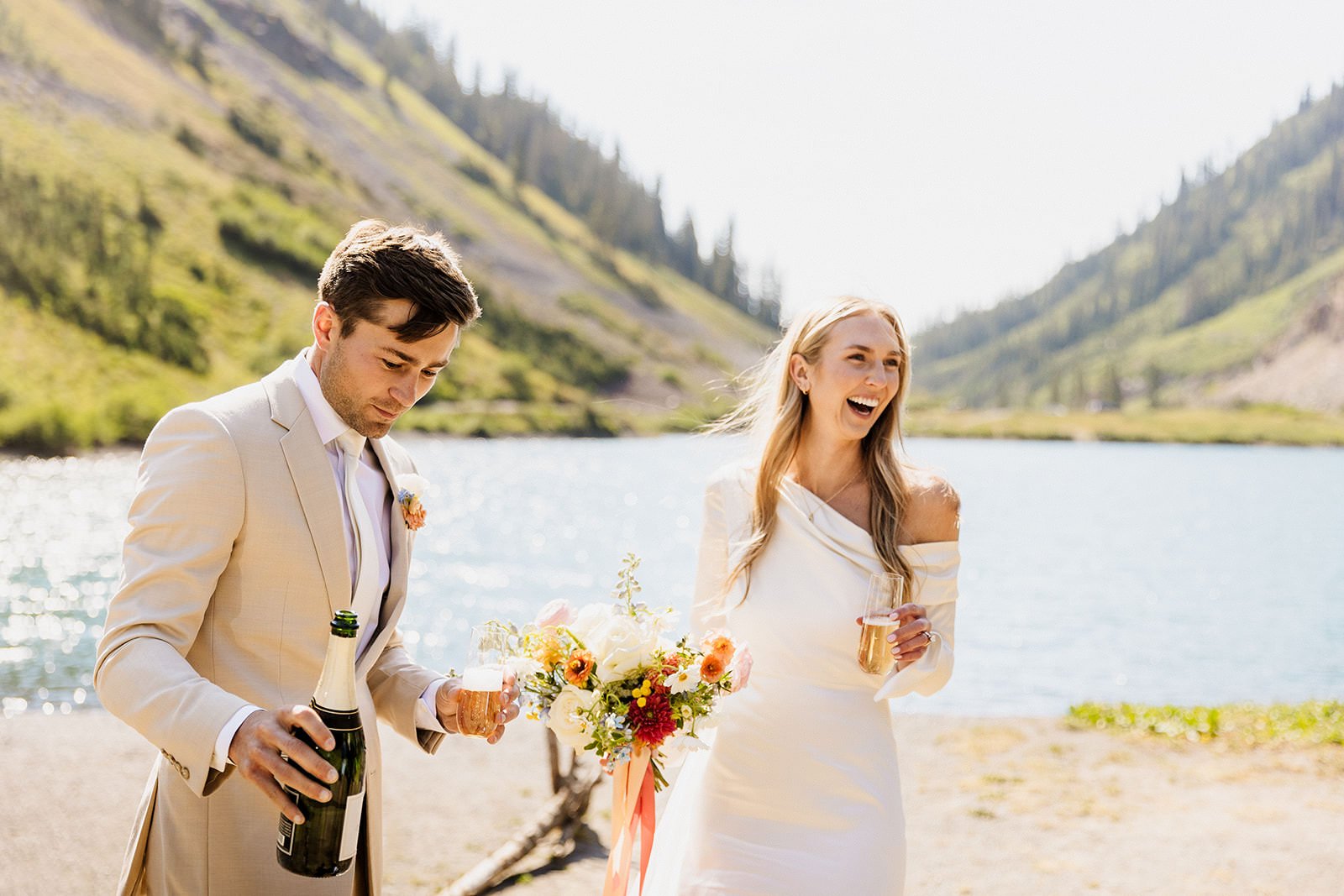 Intimate-Wedding-With-Family-In-Crested-Butte-00119.jpg