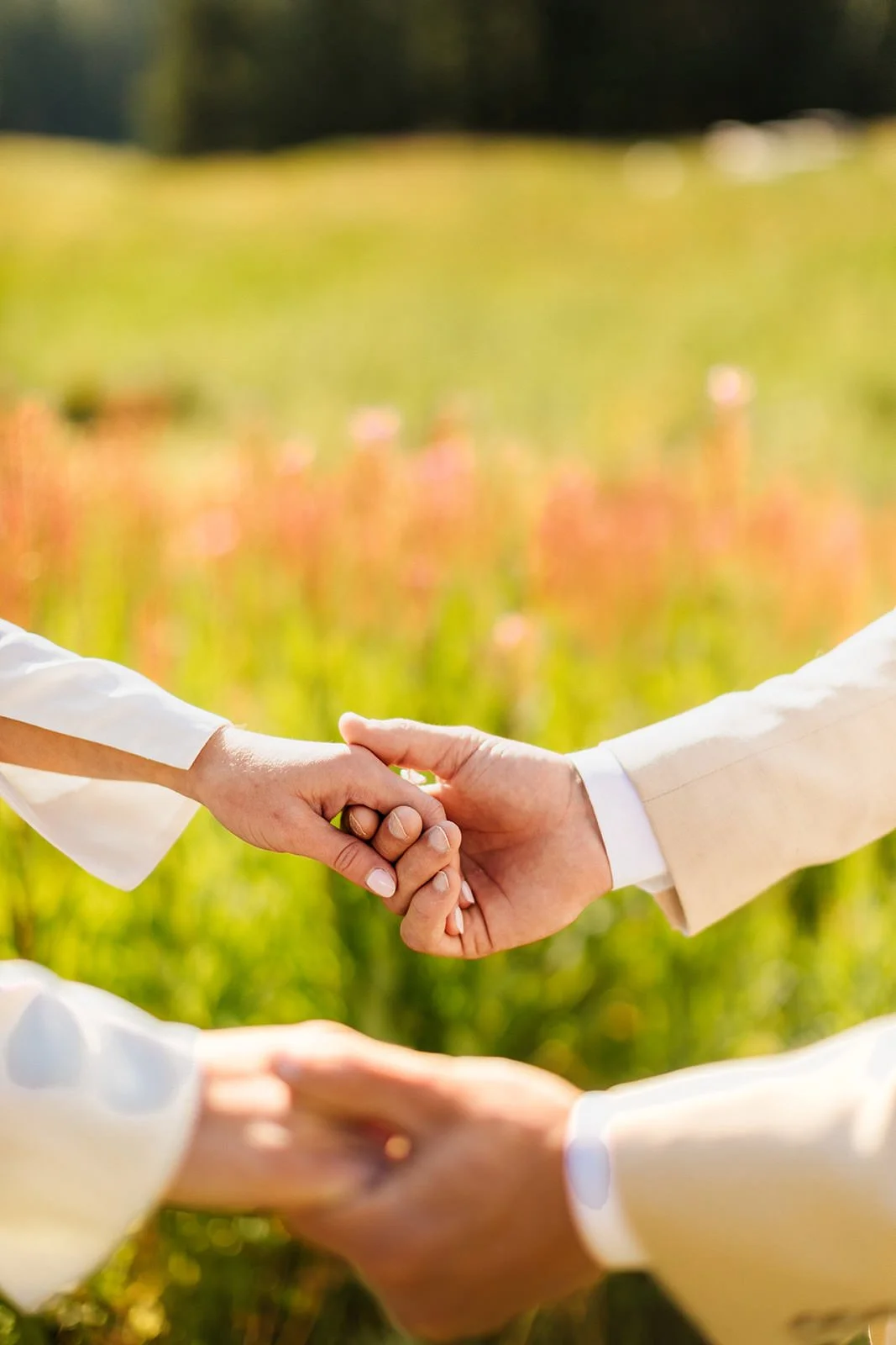Intimate-Wedding-With-Family-In-Crested-Butte-00121.jpg