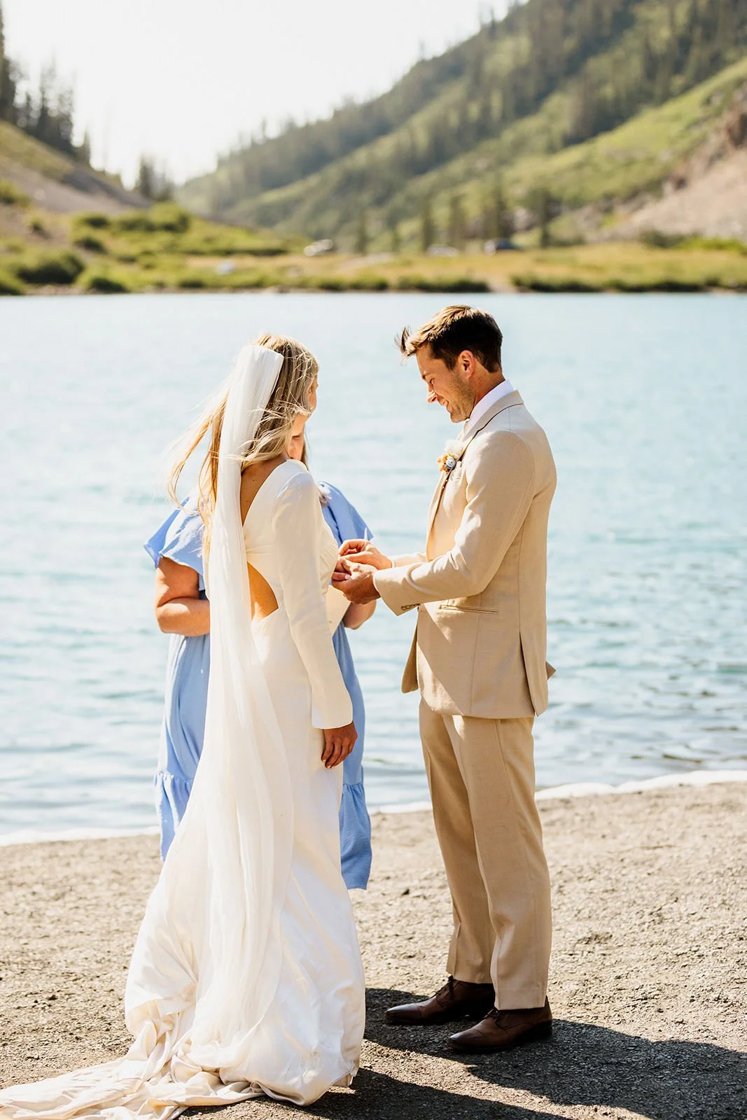 Intimate-Wedding-With-Family-In-Crested-Butte-00128.jpg