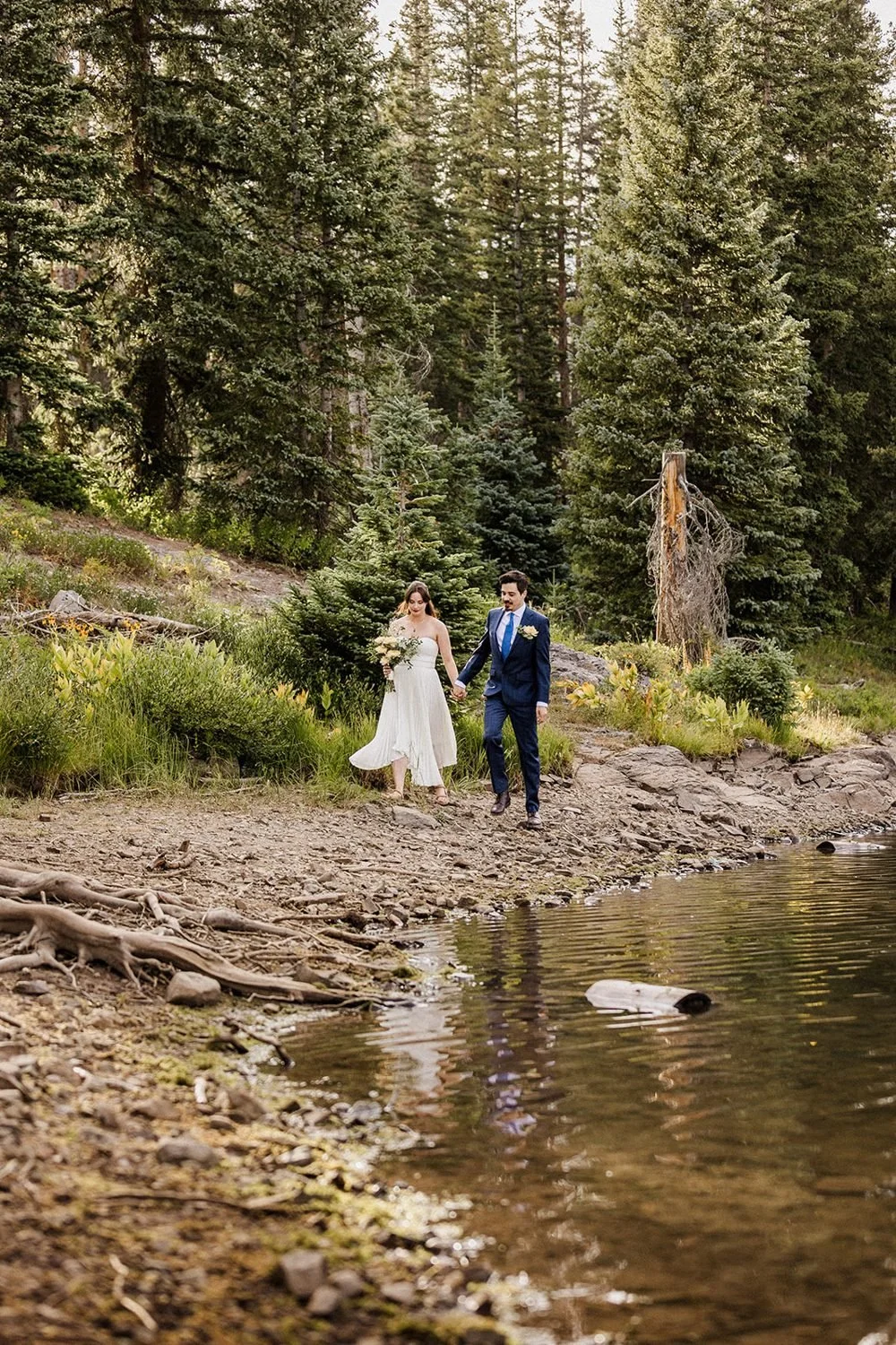 lake-irwin-elopement-crested-butte-10-lakeshore-walk.jpg