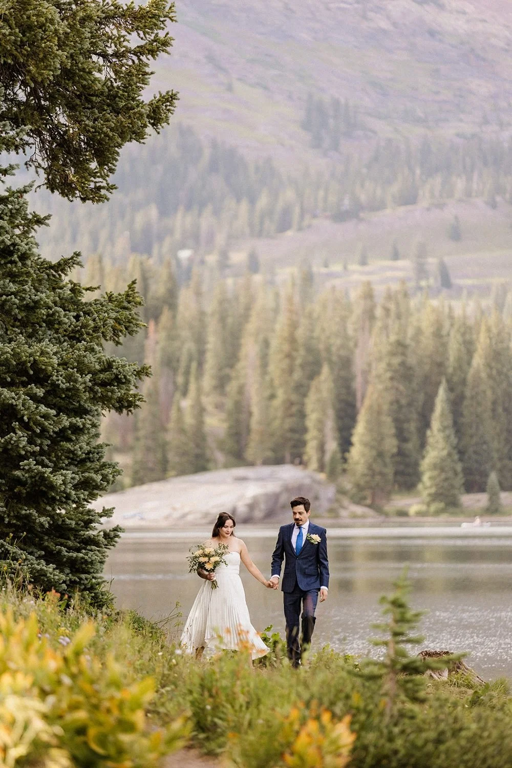 lake-irwin-elopement-crested-butte-14-lake-walk.jpg
