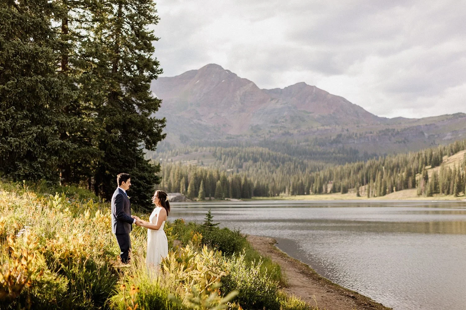 lake-irwin-elopement-crested-butte-18-lake-shoreline.jpg