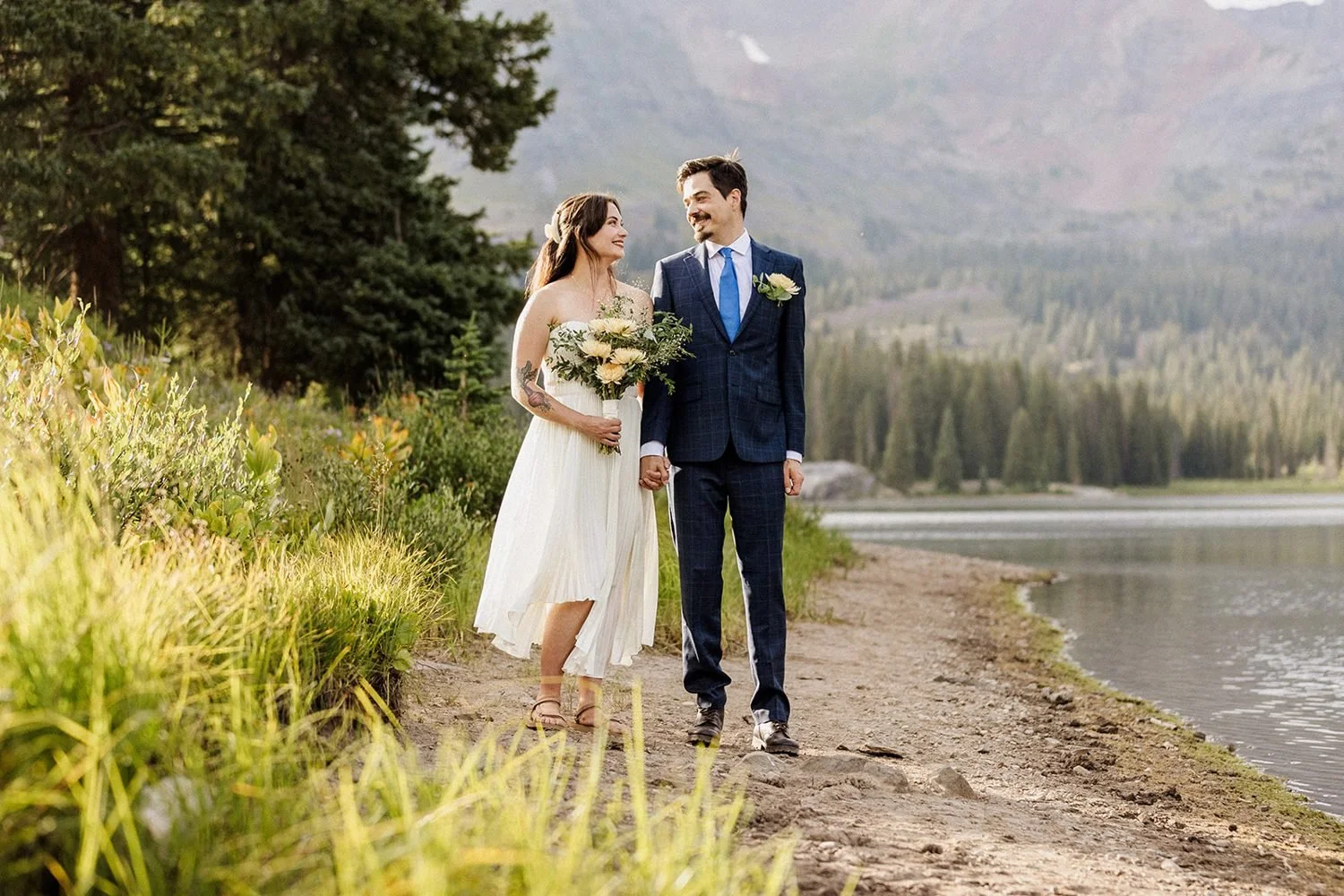 lake-irwin-elopement-crested-butte-23-shoreline-walk.jpg