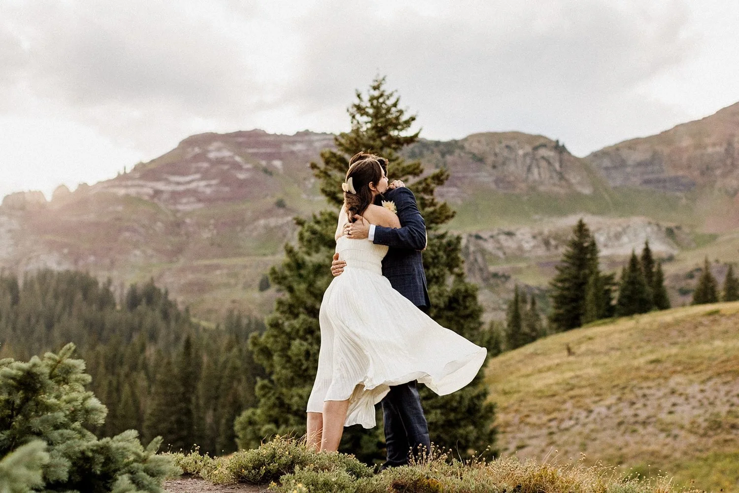 lake-irwin-elopement-crested-butte-62-celebration-kiss.jpg