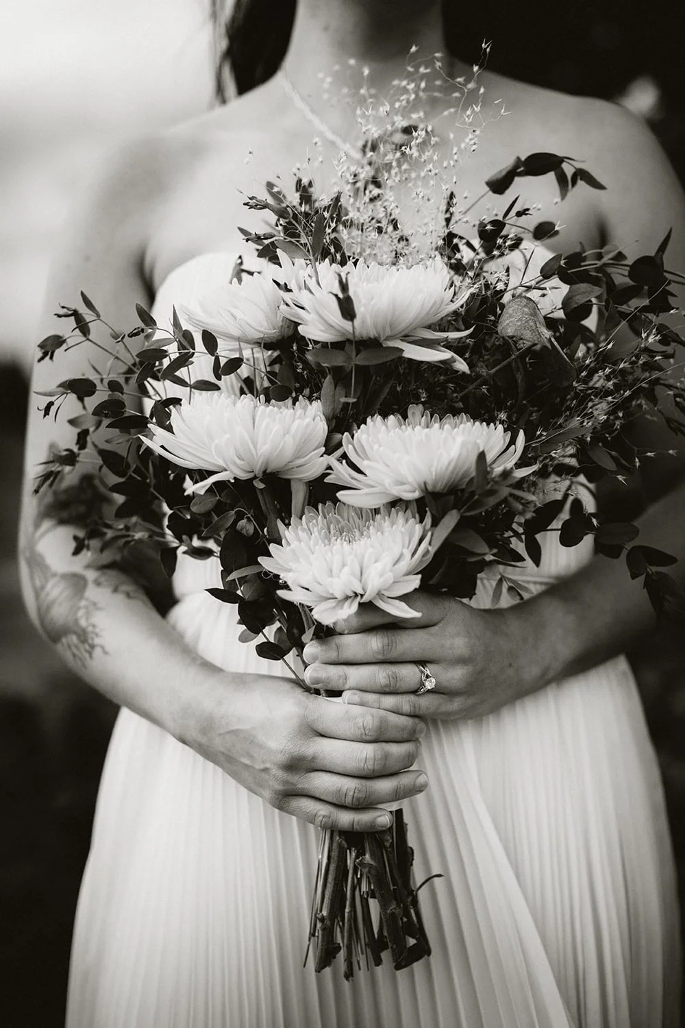 lake-irwin-elopement-crested-butte-70-bouquet-bw.jpg