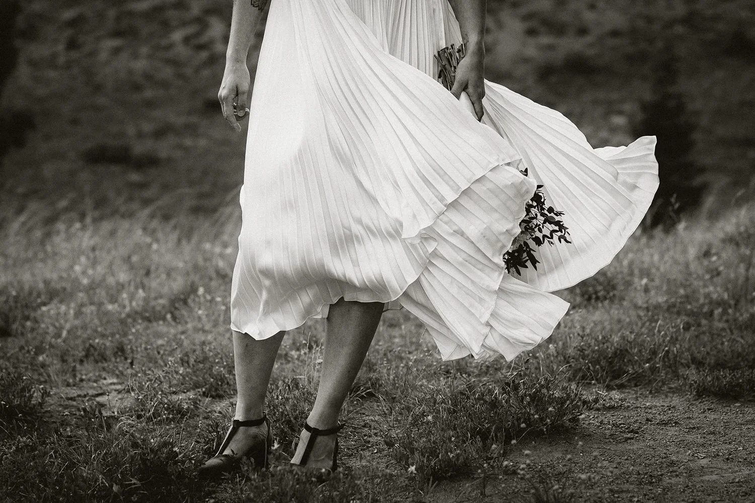 lake-irwin-elopement-crested-butte-73-dress-motion-bw.jpg