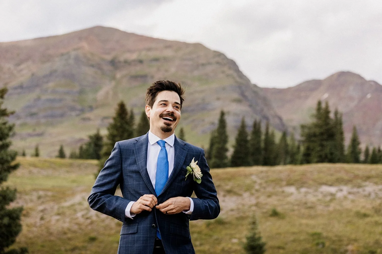 lake-irwin-elopement-crested-butte-74-groom-adjusting-jacket.jpg