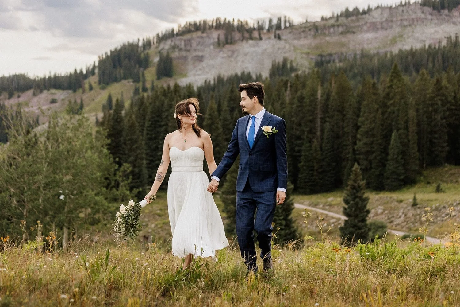 lake-irwin-elopement-crested-butte-83-golden-hour-walk.jpg