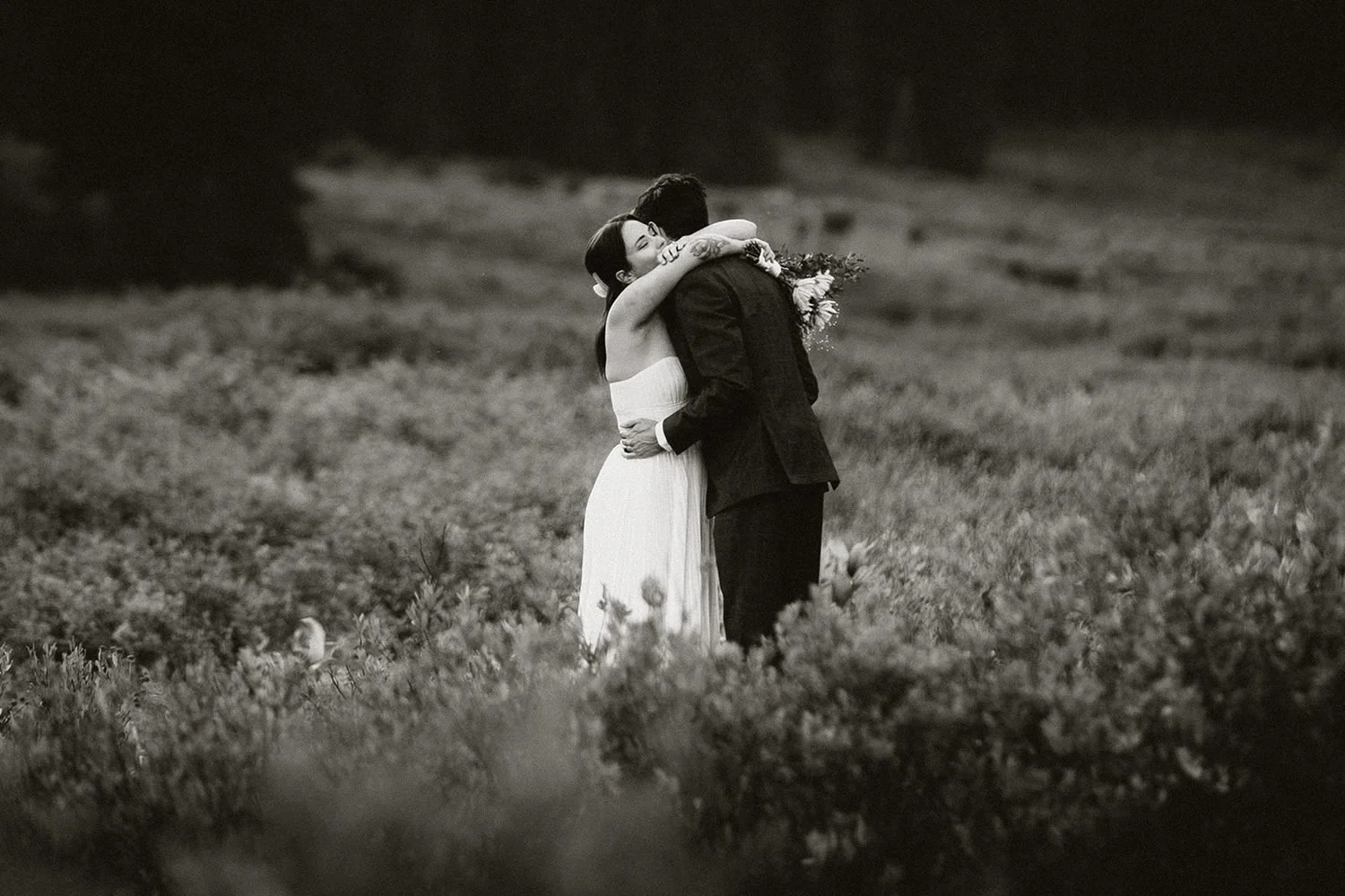 lake-irwin-elopement-crested-butte-88-meadow-embrace-bw.jpg