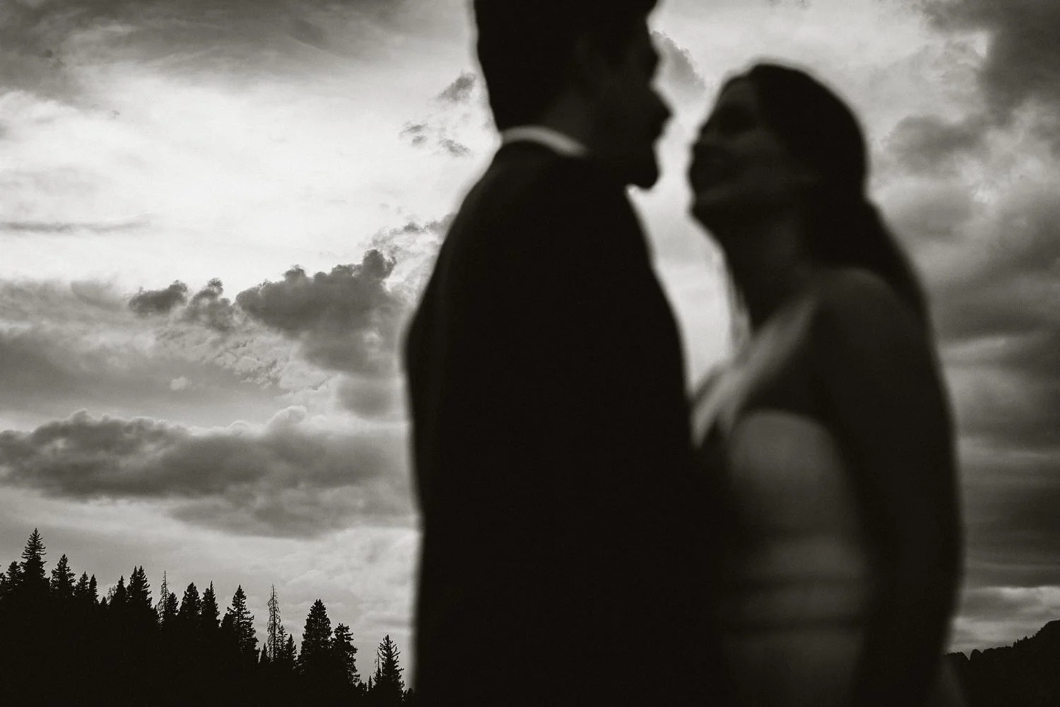 lake-irwin-elopement-crested-butte-96-silhouette-sky-bw.jpg