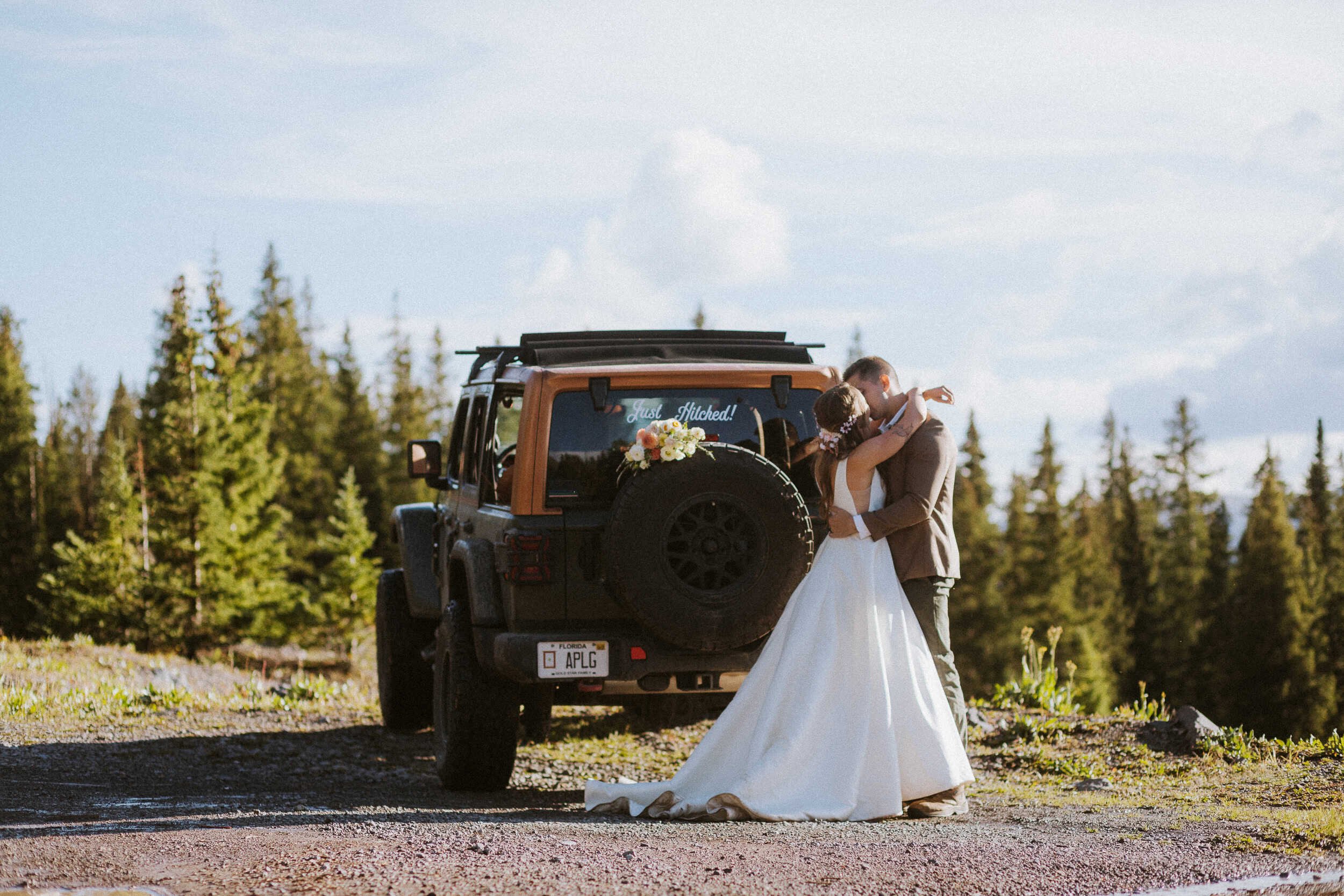 How to plan a 4x4 wedding