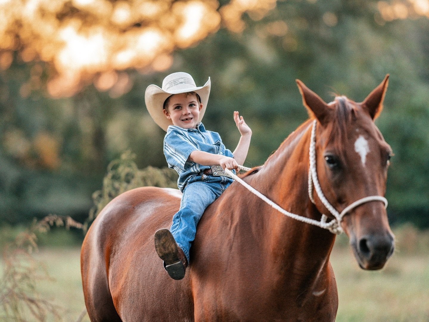 I can&rsquo;t say Scoot was very much of a bronc, but Suede sure rode him like one! Love incorporating little personality shots into sessions 💘
-
-
-
#cowboy #cowboykid #cowkids #rodeowear #rodeo #rodeolife #rodeolifestyle #western #westernlifestyle