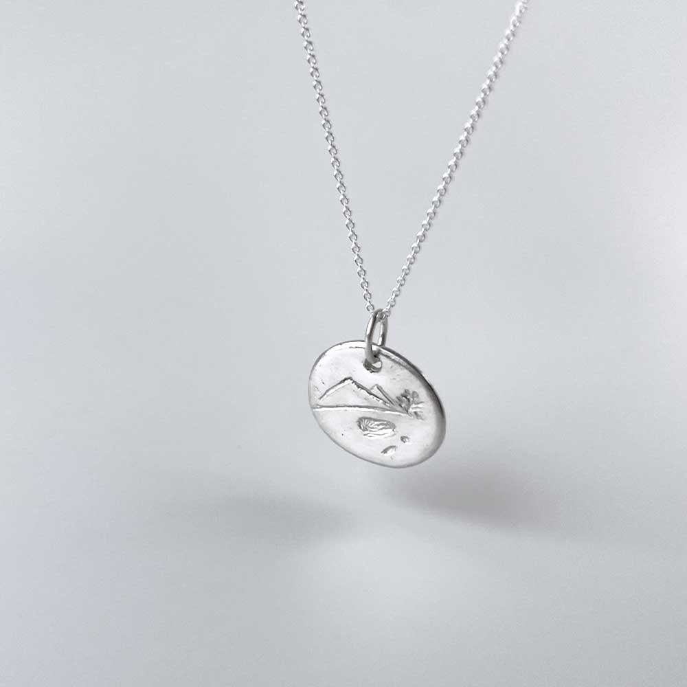 Adventurous pendant